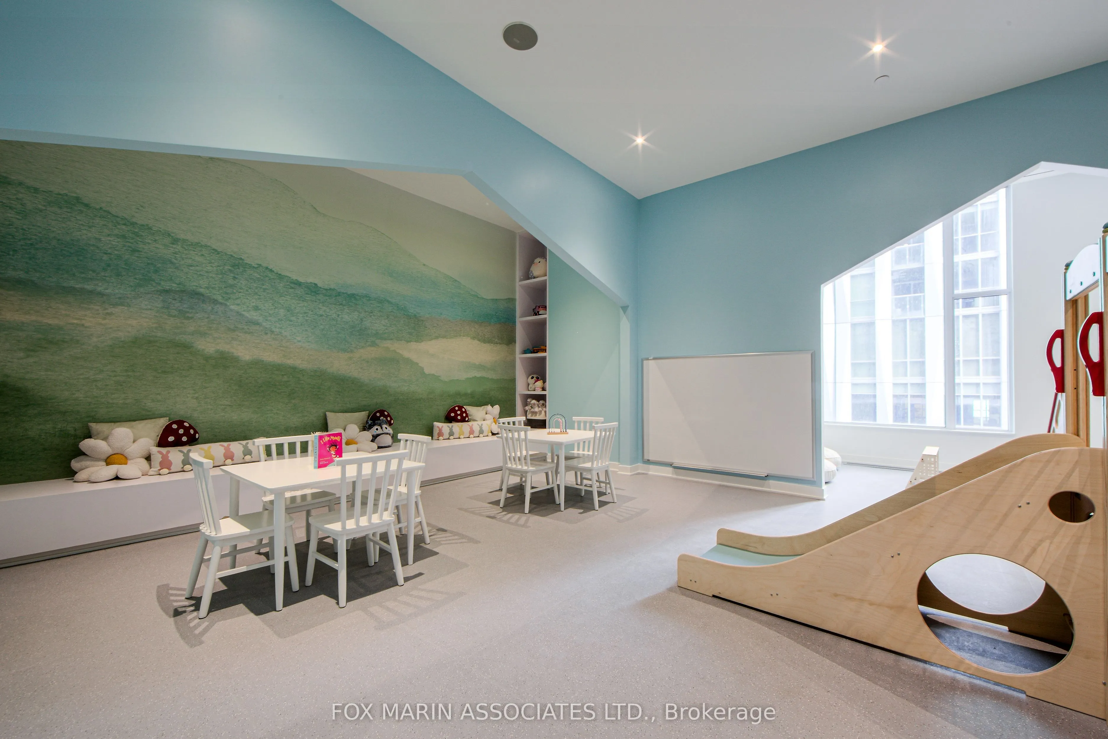 11 Yorkville Avenue, #816