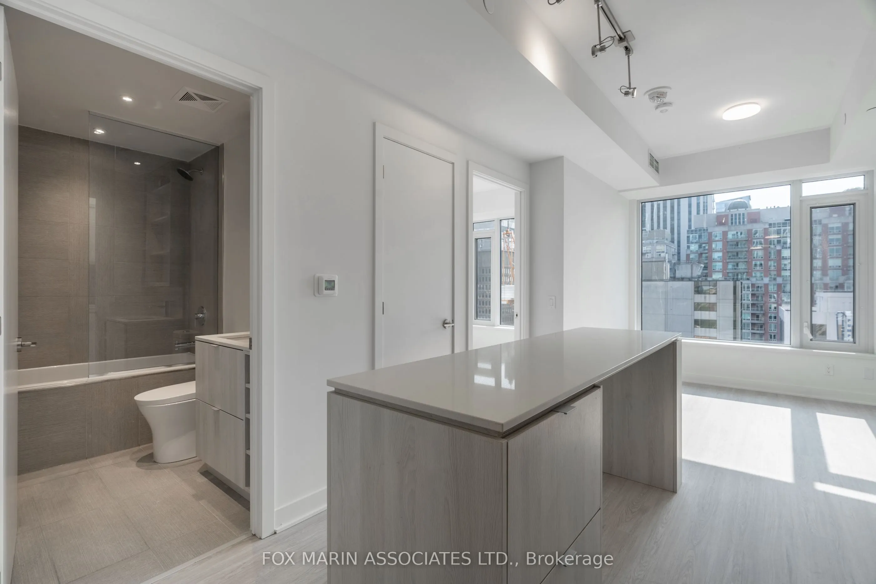 11 Yorkville Avenue, #816