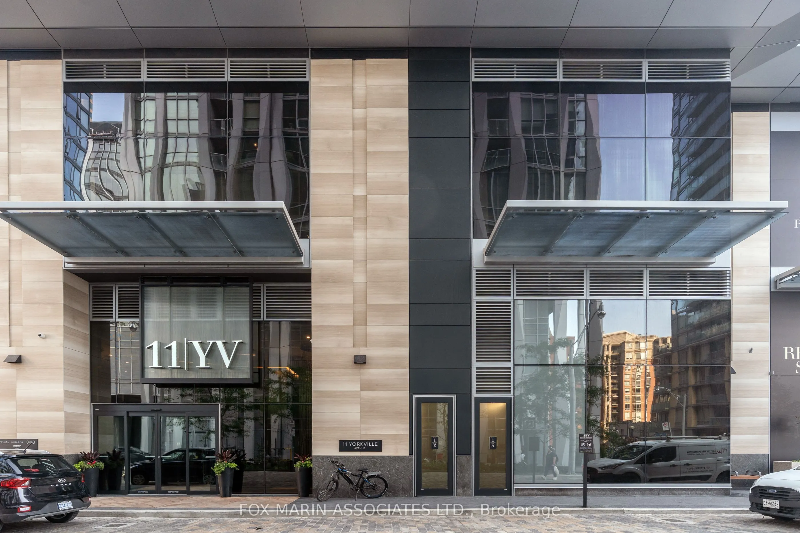 11 Yorkville Avenue, #816