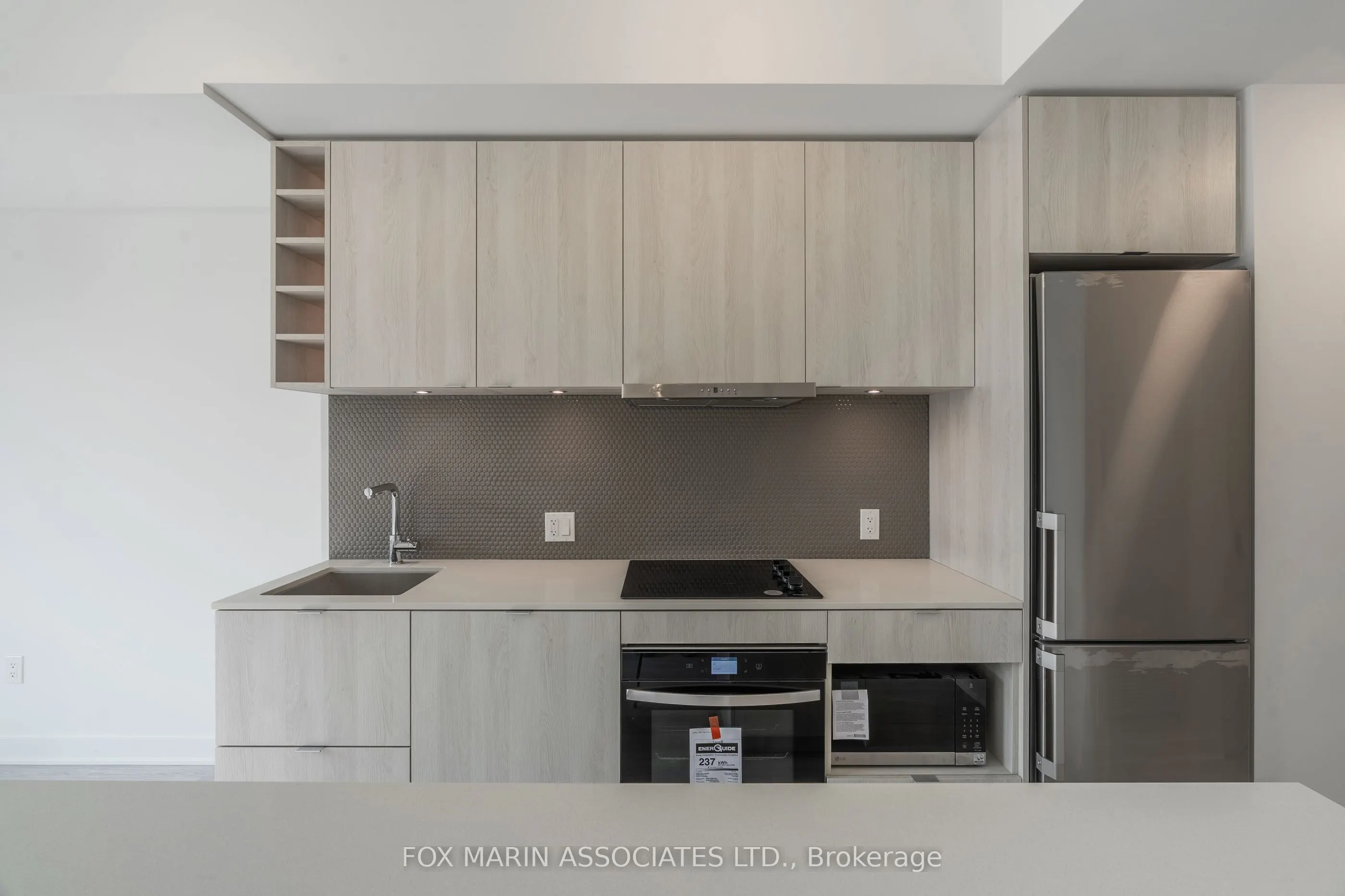 11 Yorkville Avenue, #816