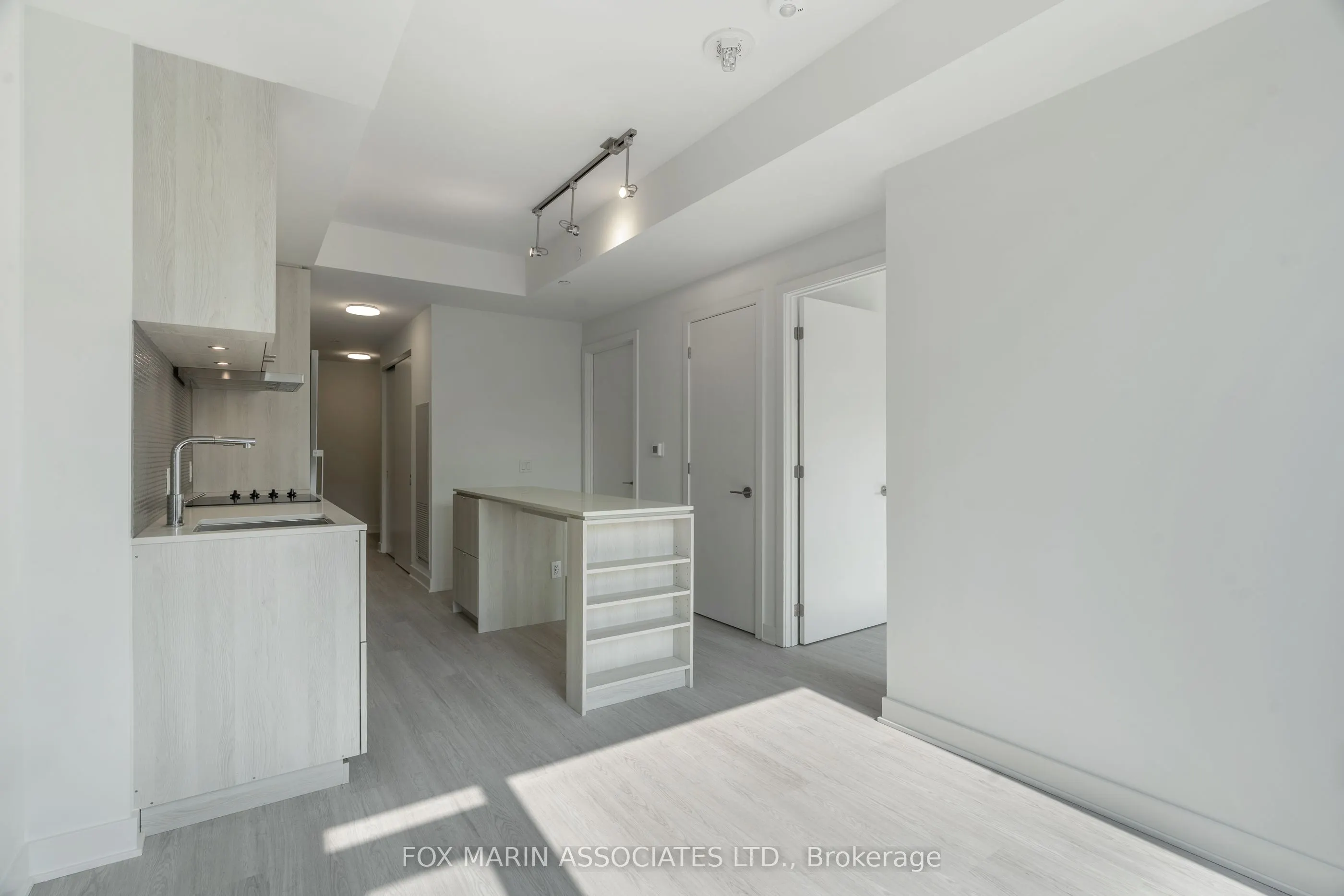 11 Yorkville Avenue, #816