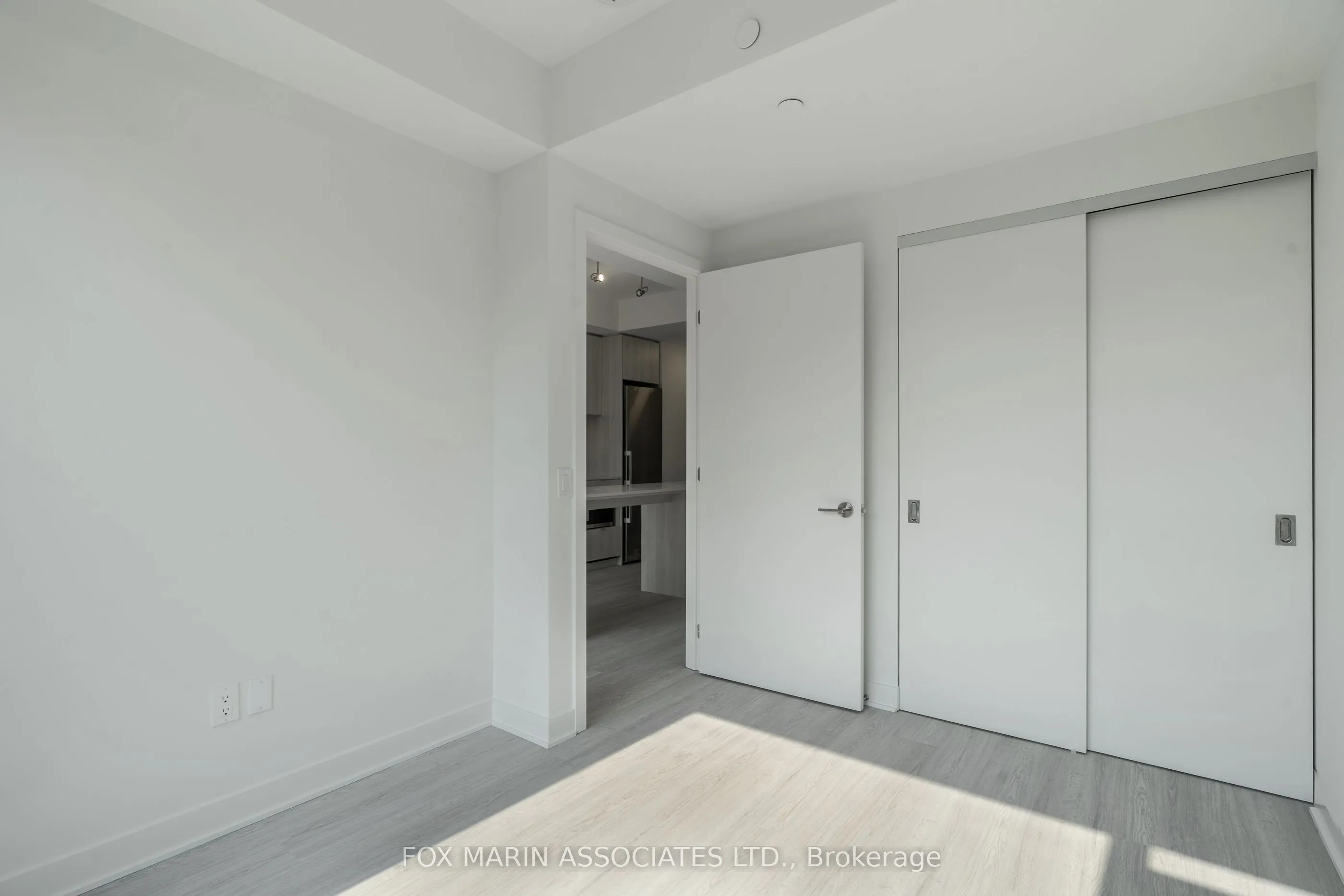 11 Yorkville Avenue, #816