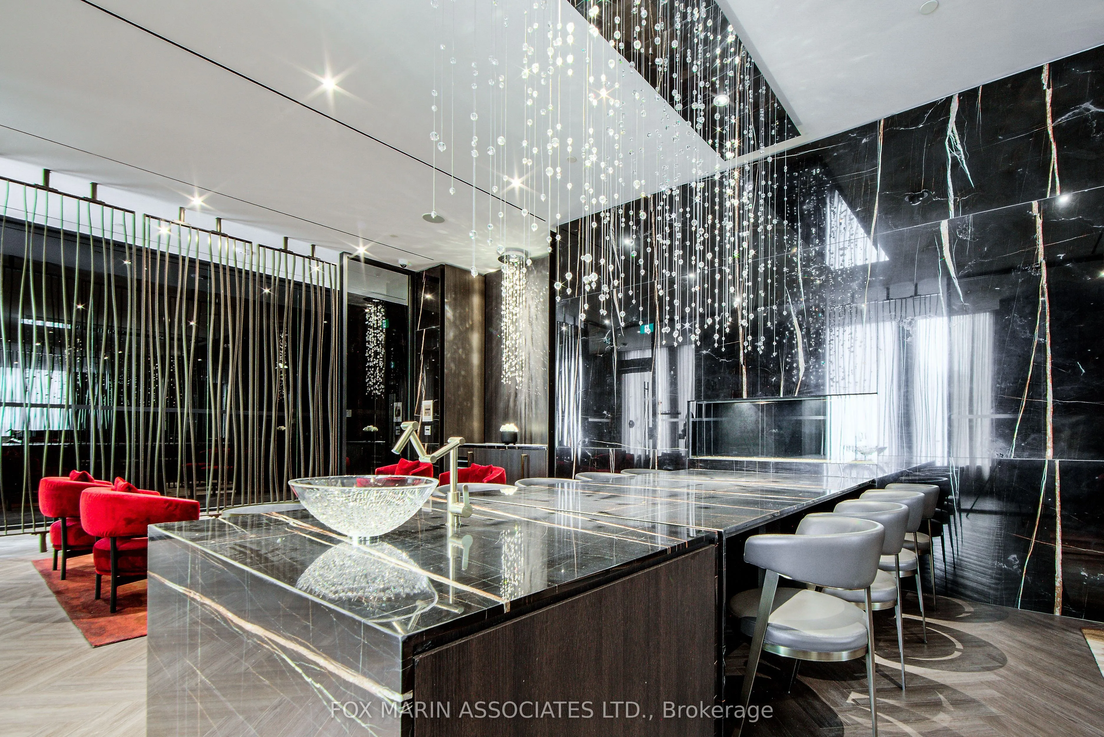 11 Yorkville Avenue, #916