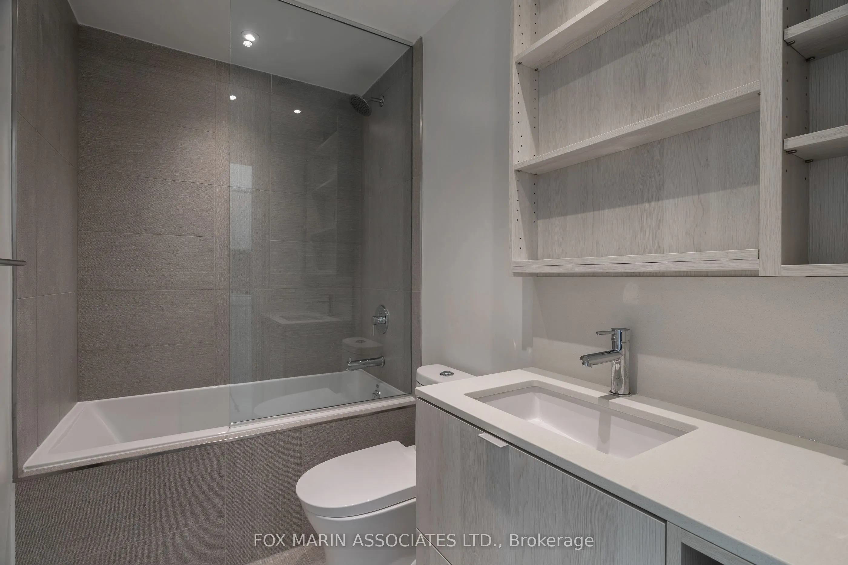 11 Yorkville Avenue, #916
