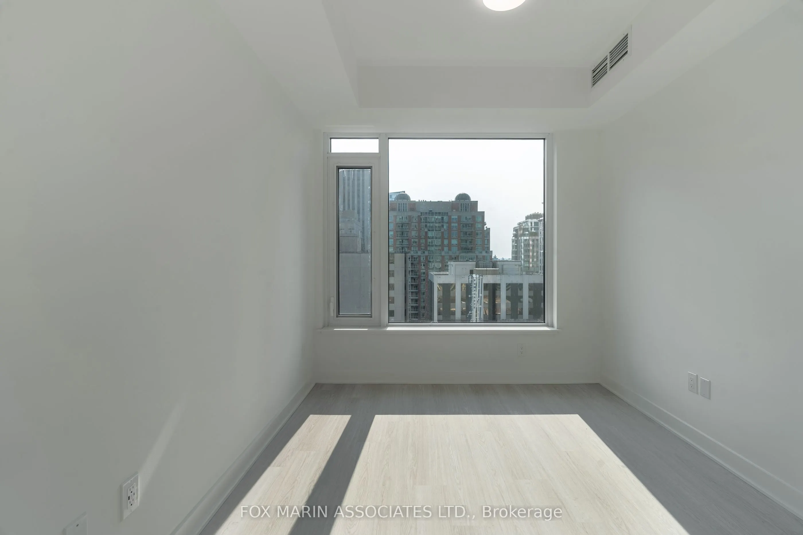 11 Yorkville Avenue, #916