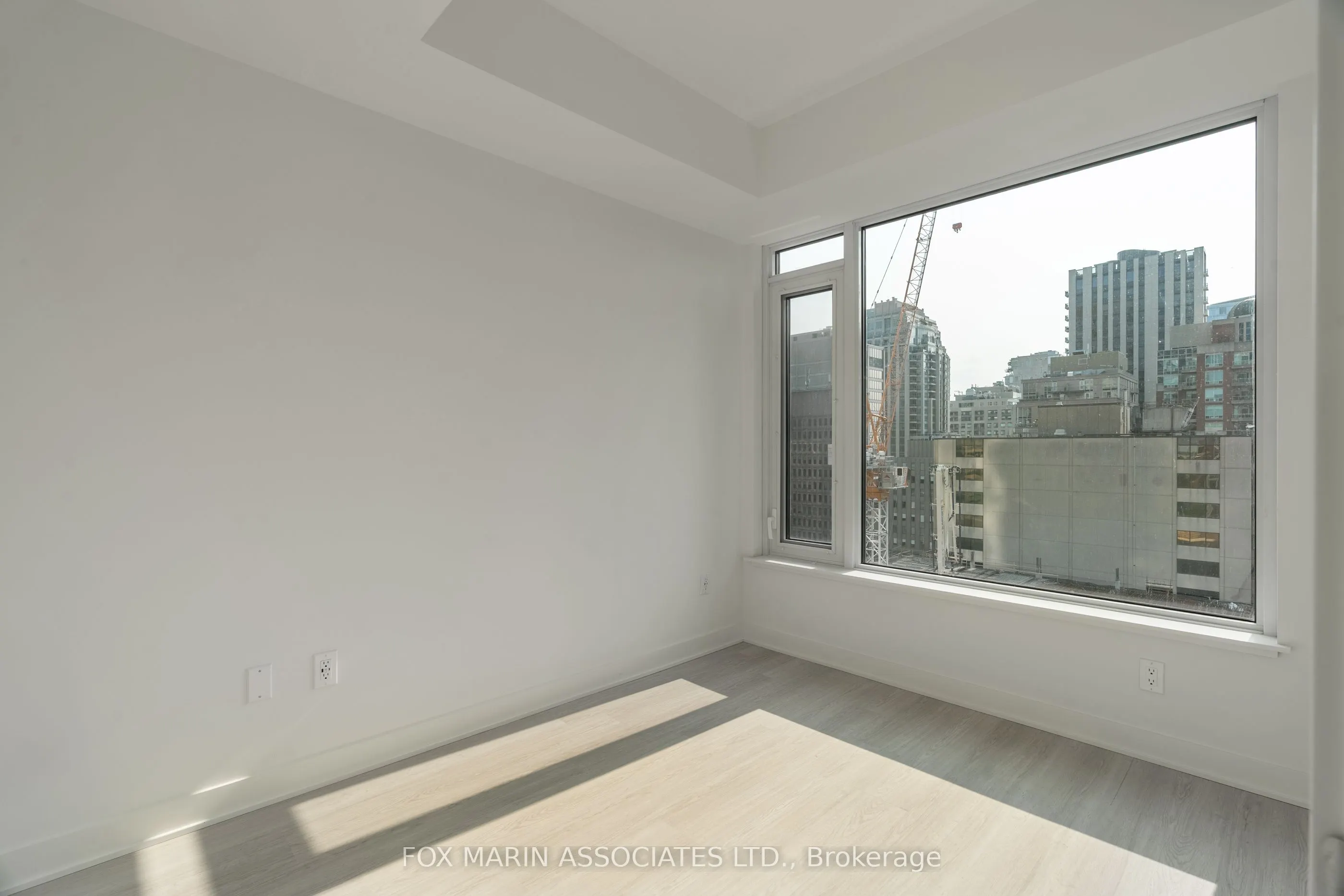 11 Yorkville Avenue, #916