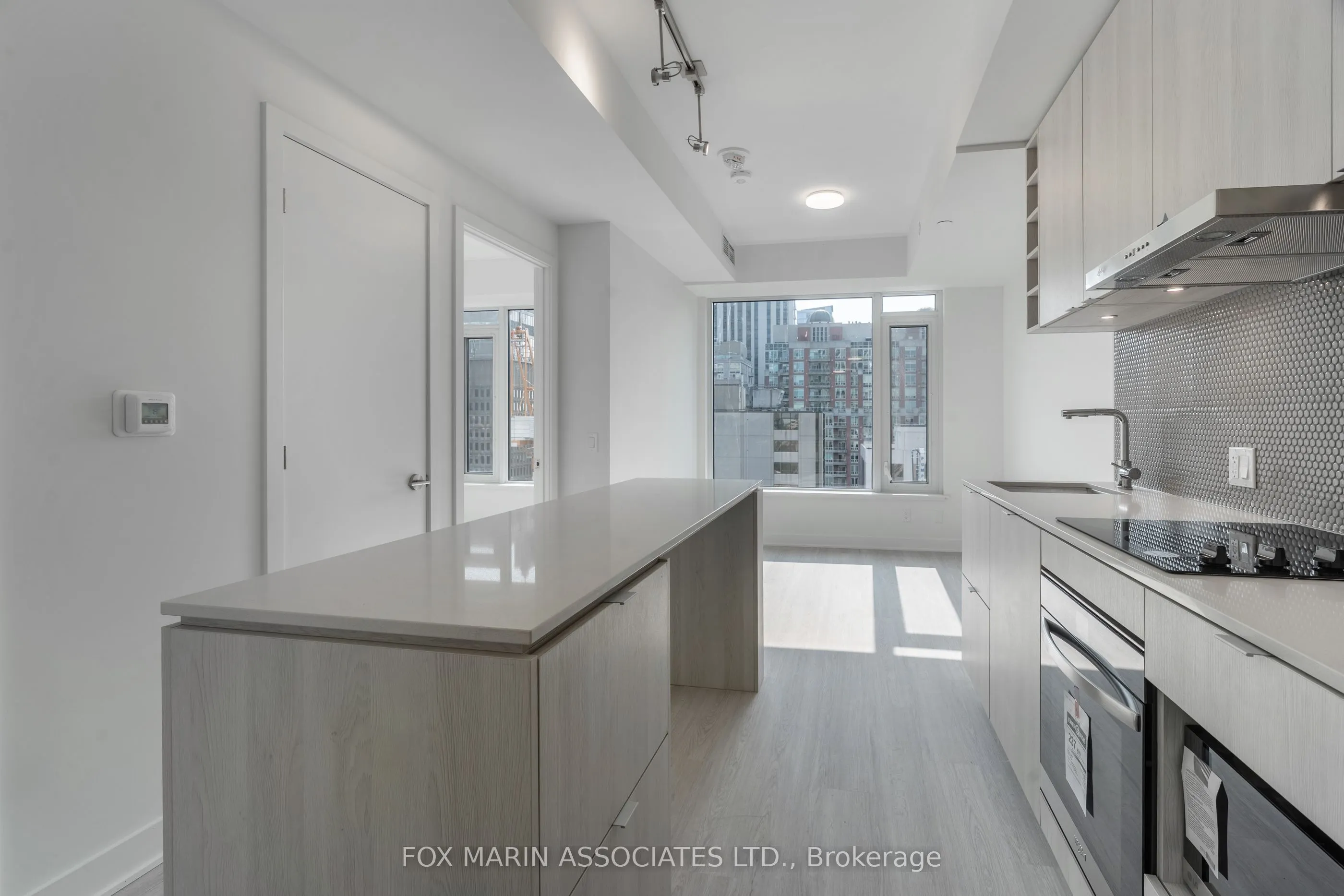 11 Yorkville Avenue, #916