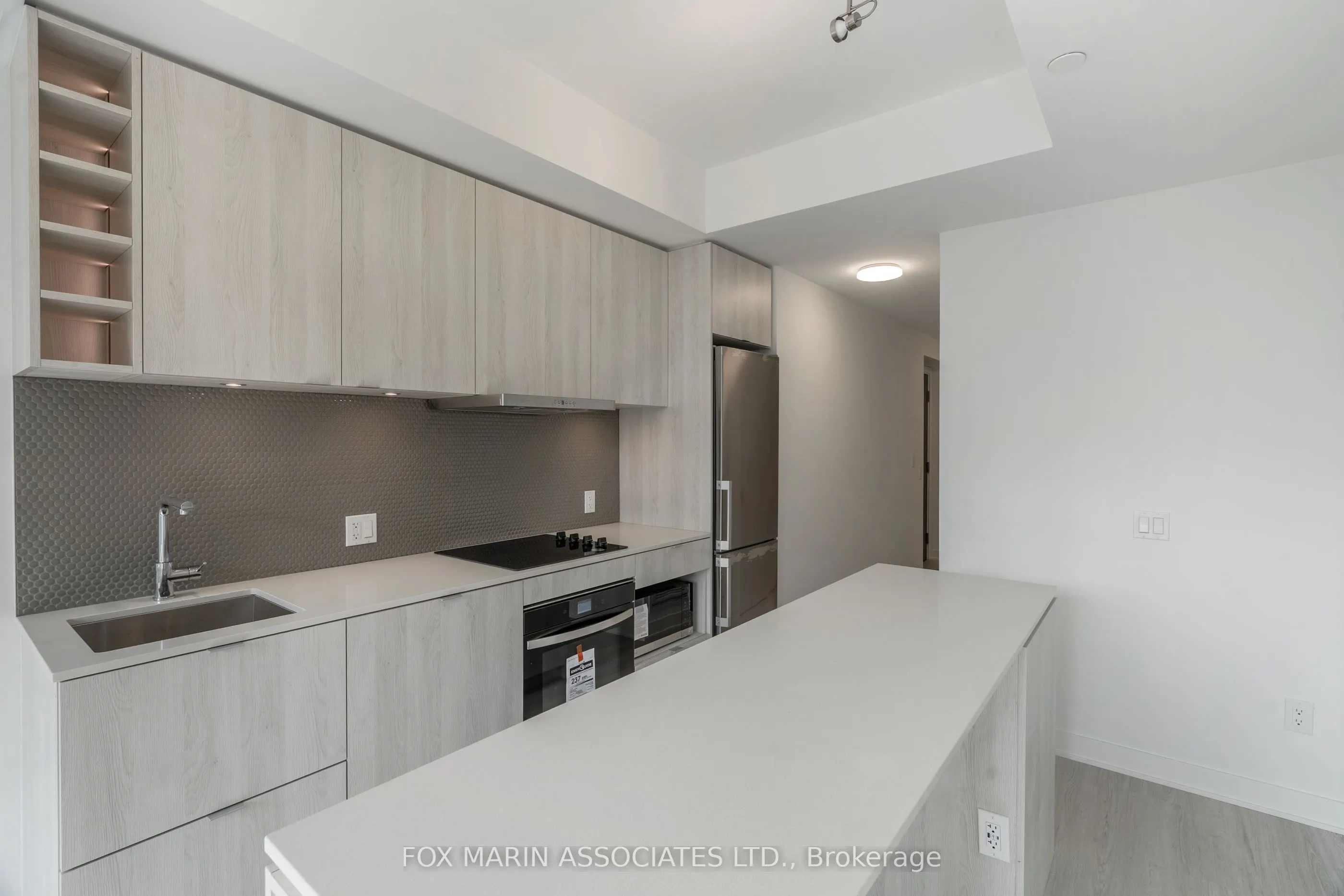 11 Yorkville Avenue, #916