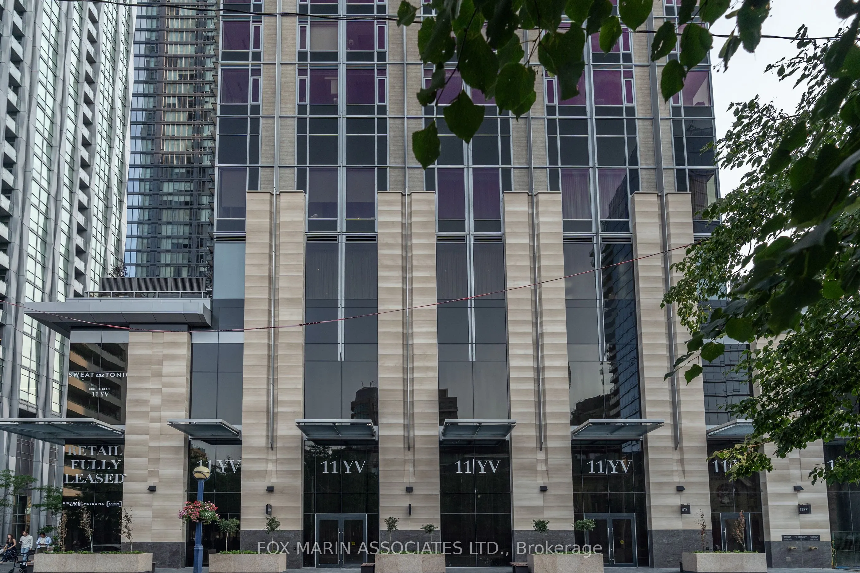 11 Yorkville Avenue, #916