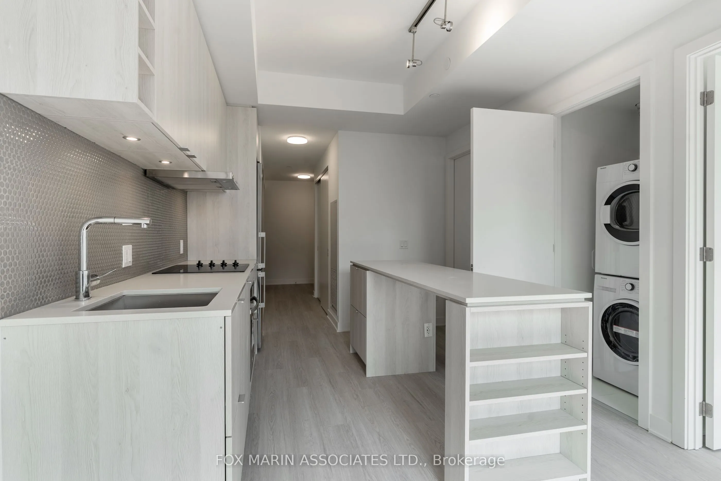 11 Yorkville Avenue, #916