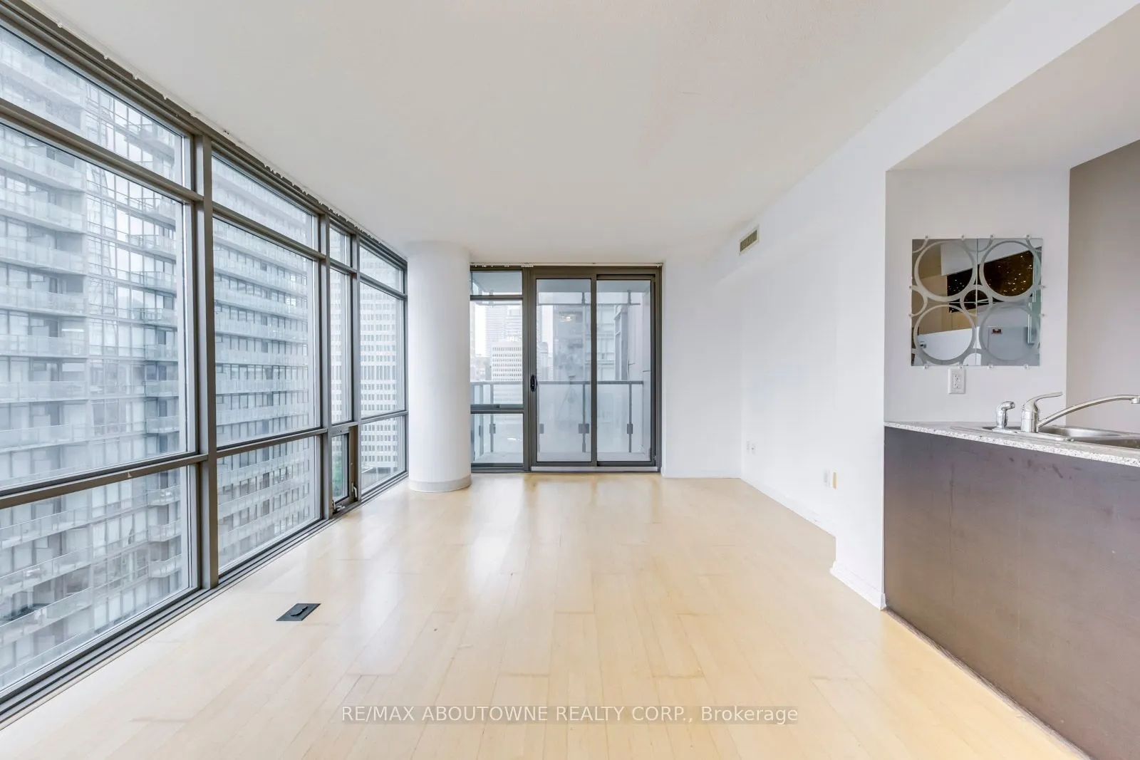 38 Grenville Street, #1502