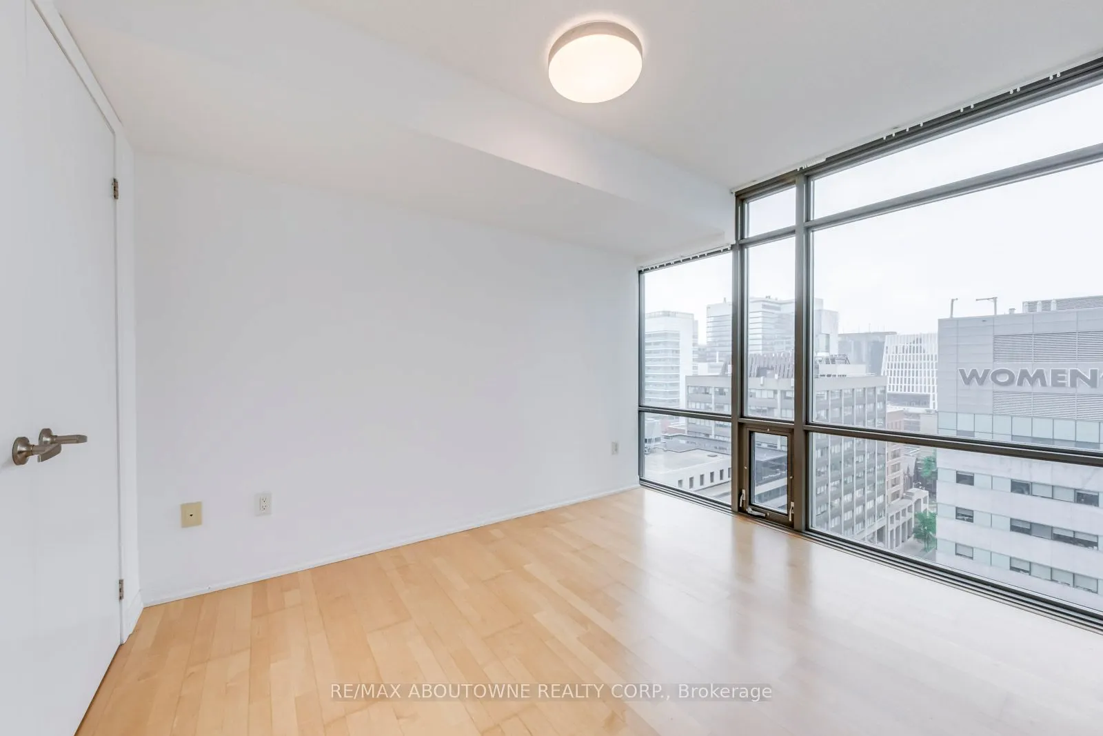 38 Grenville Street, #1502