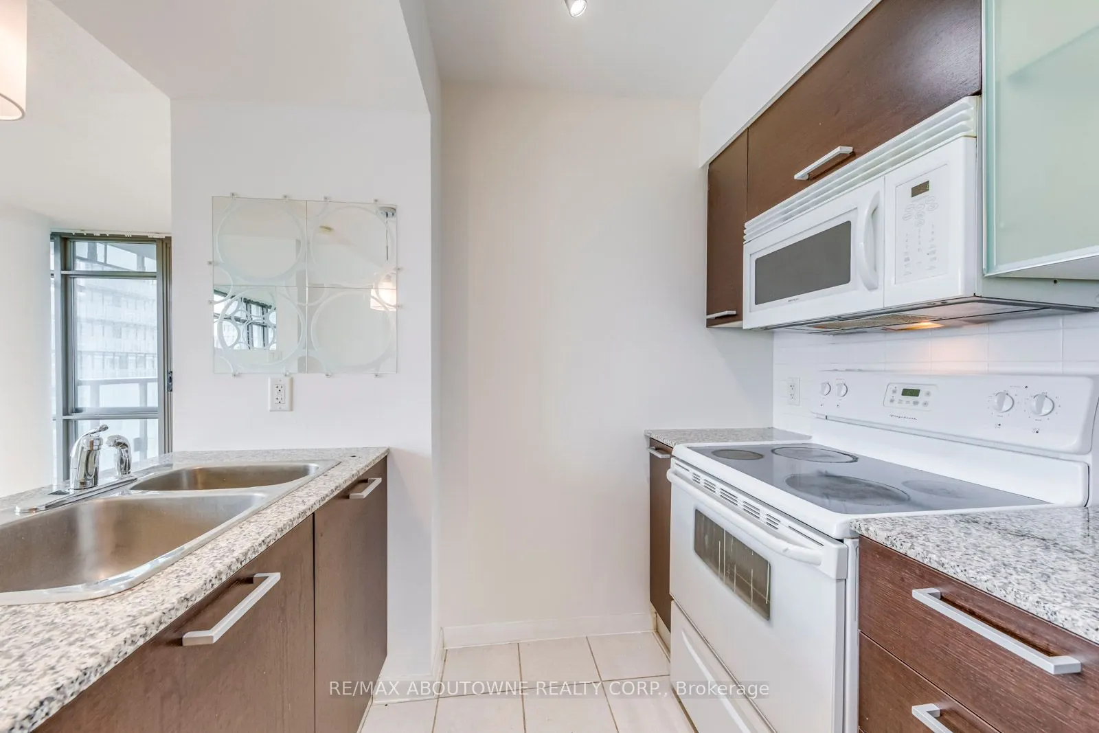 38 Grenville Street, #1502