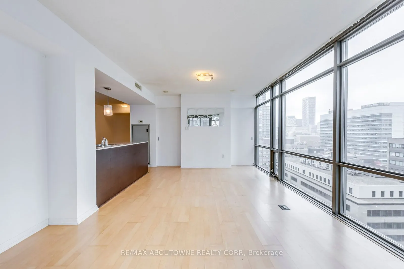 38 Grenville Street, #1502