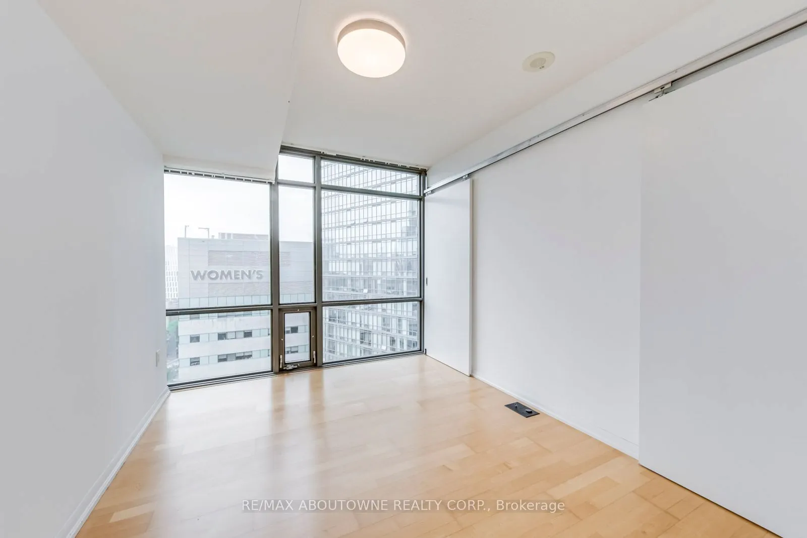 38 Grenville Street, #1502