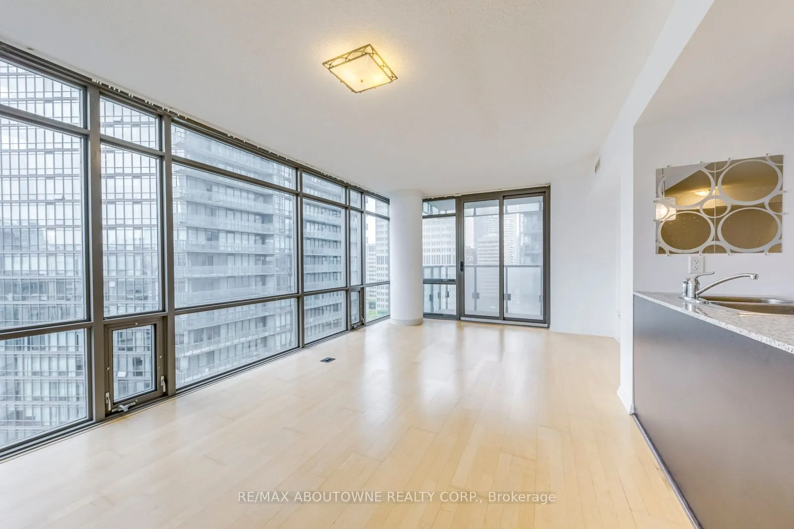 38 Grenville Street, #1502