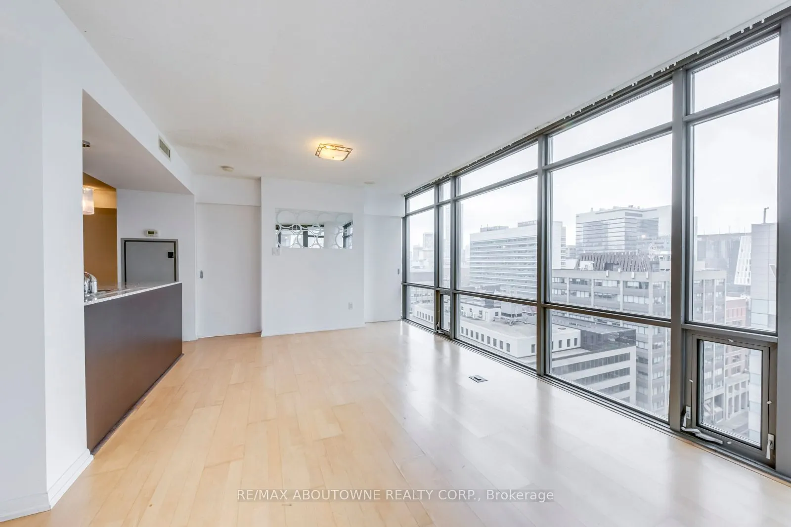 38 Grenville Street, #1502