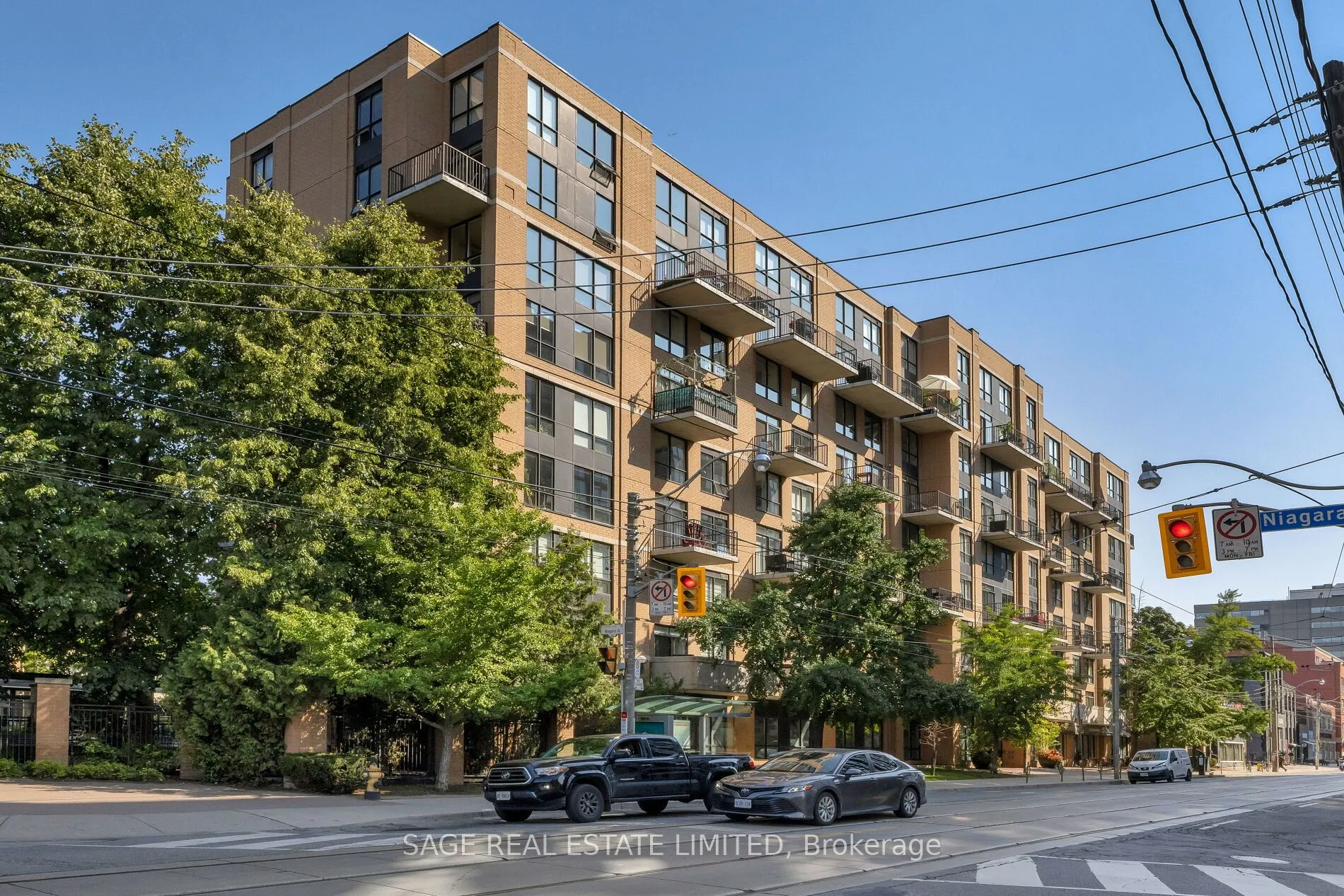 800 King Street W, #811