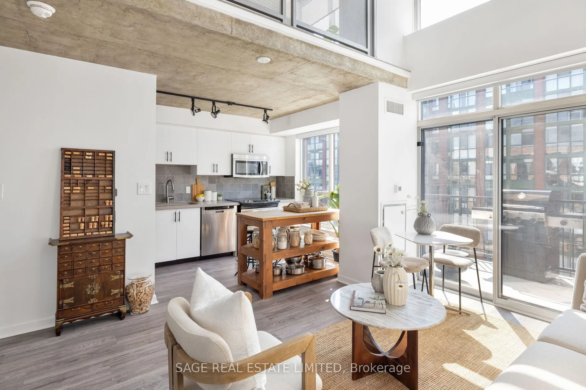 800 King Street W, #811