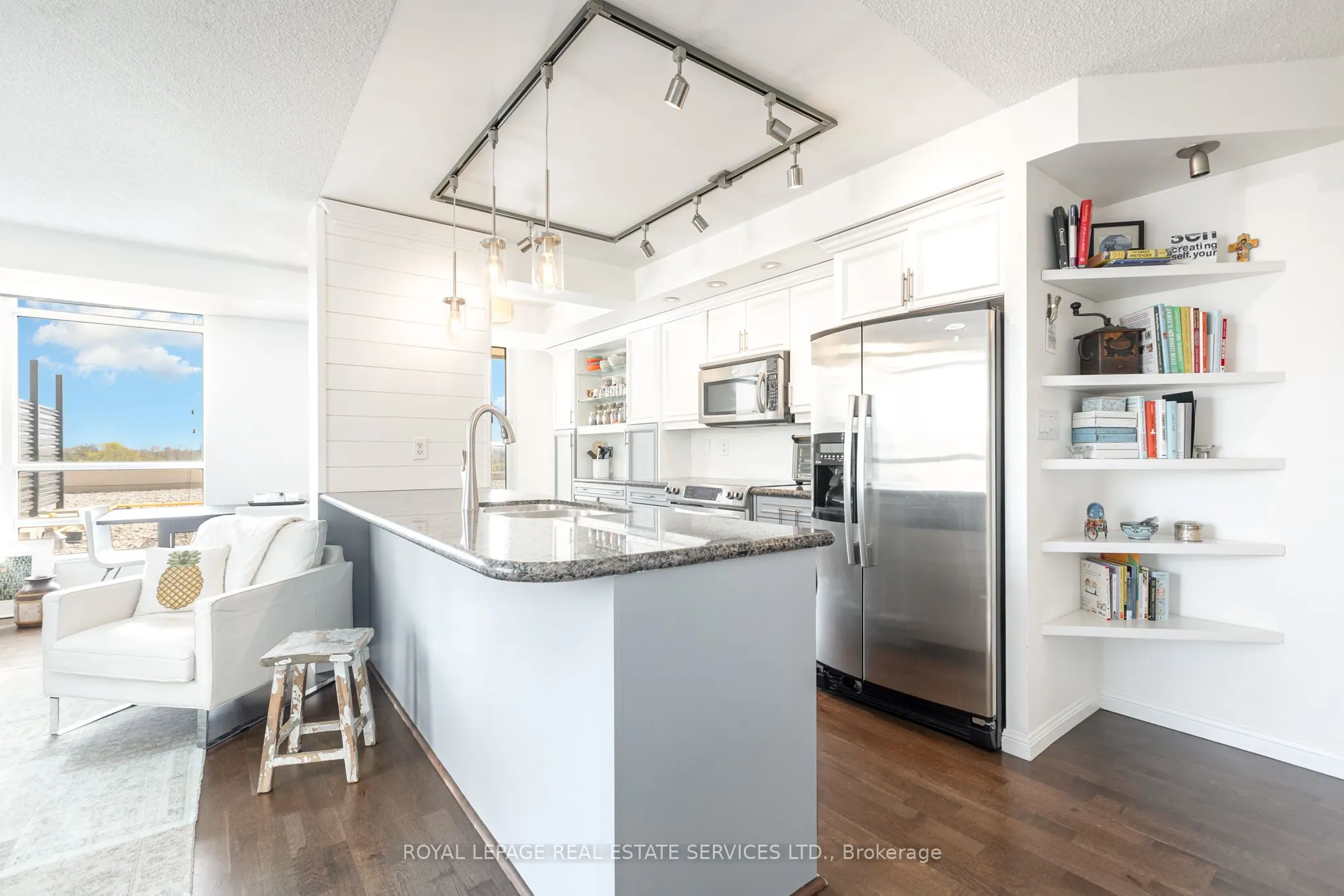 900 Mt Pleasant Road, #707