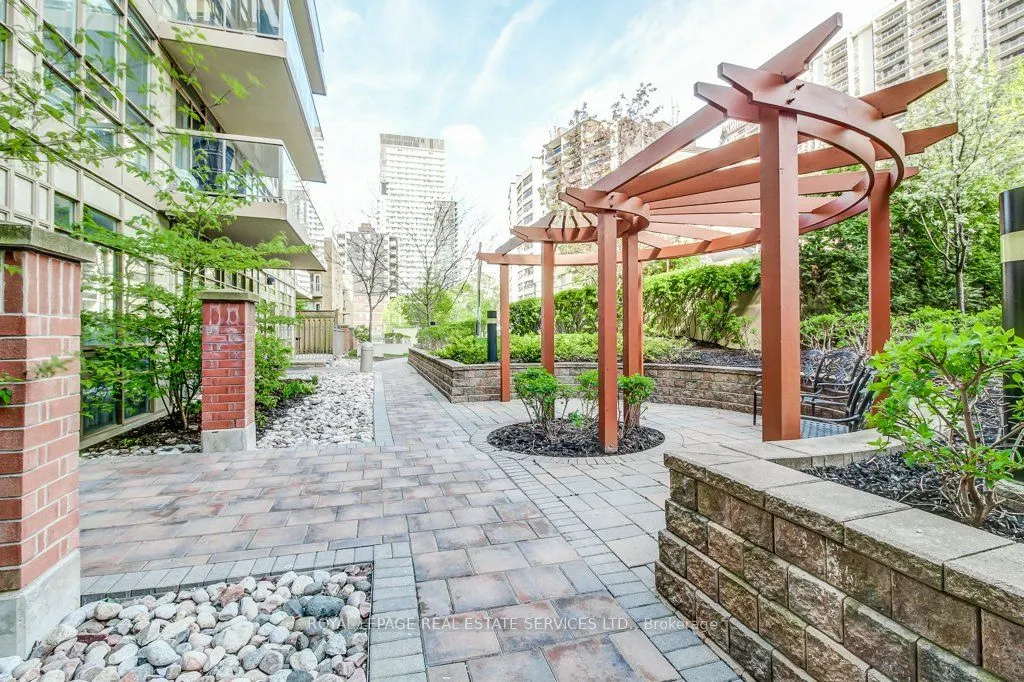 900 Mt Pleasant Road, #707