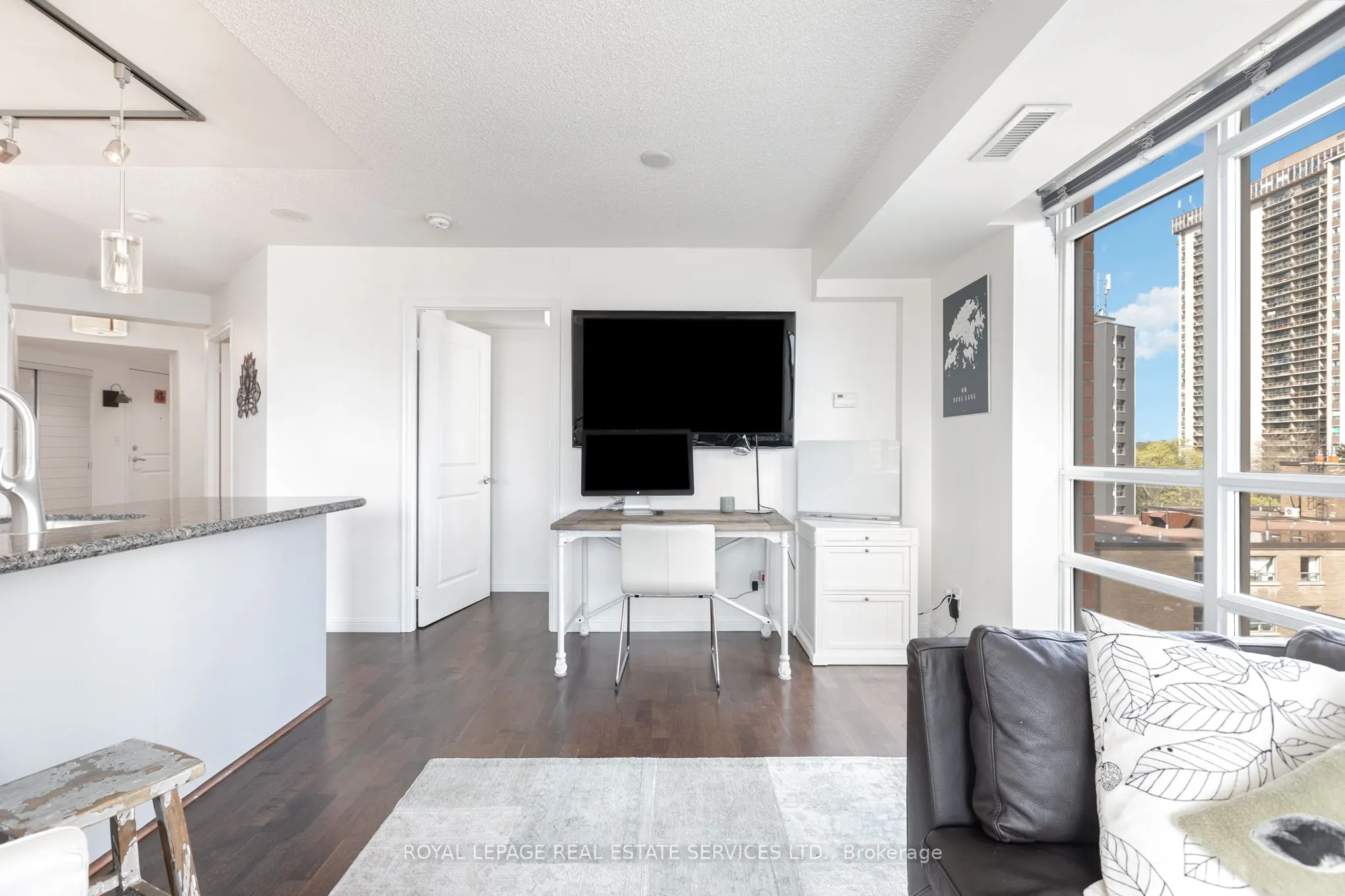 900 Mt Pleasant Road, #707