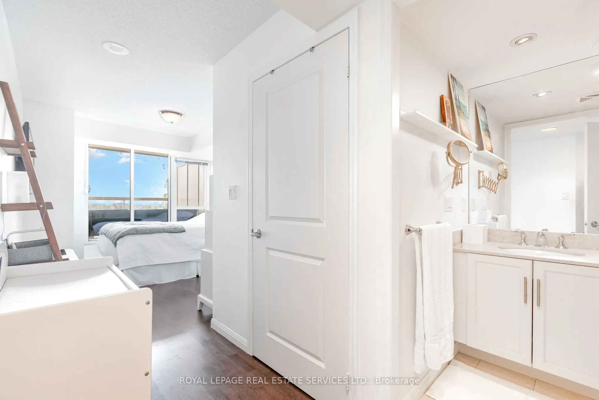 900 Mt Pleasant Road, #707