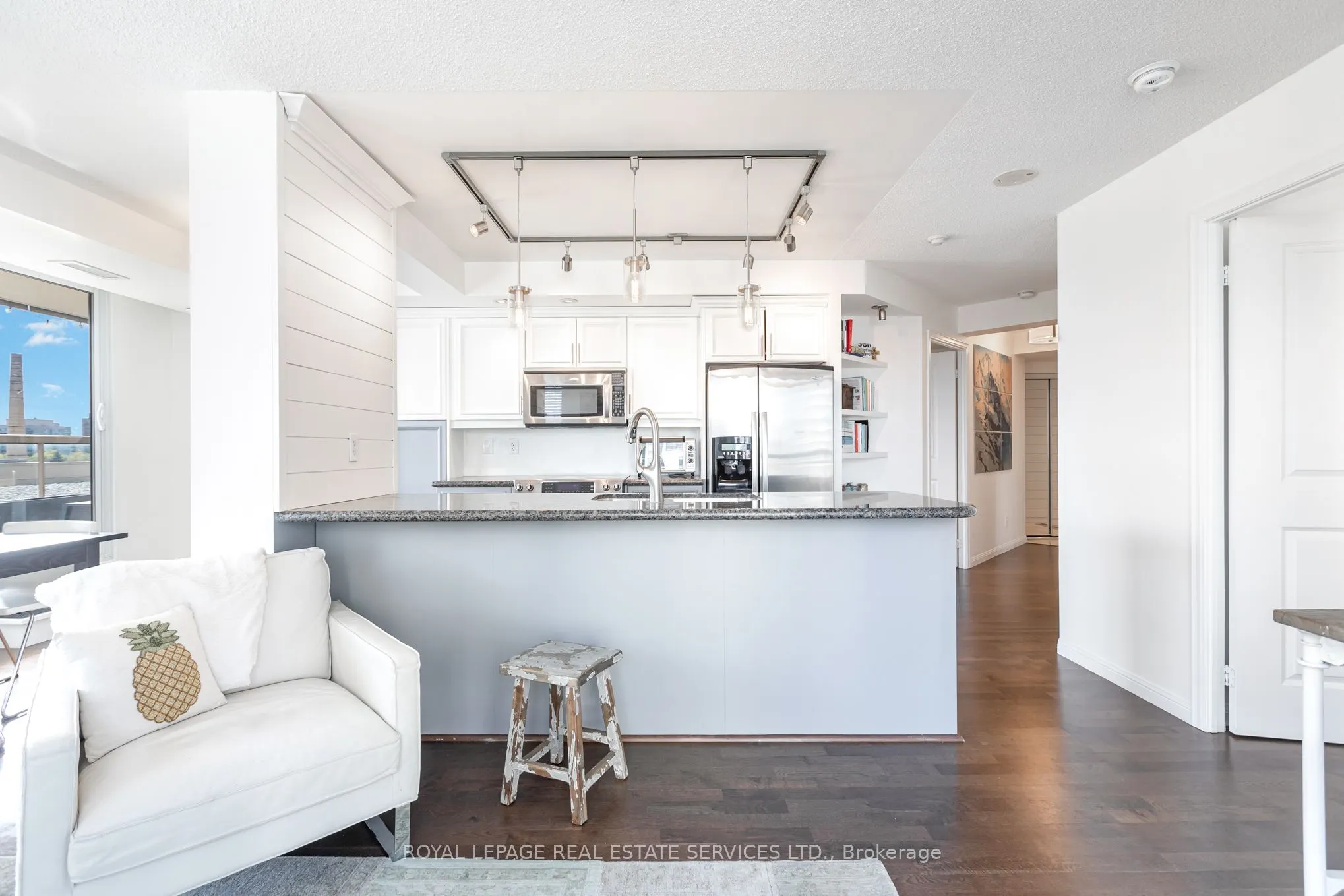 900 Mt Pleasant Road, #707