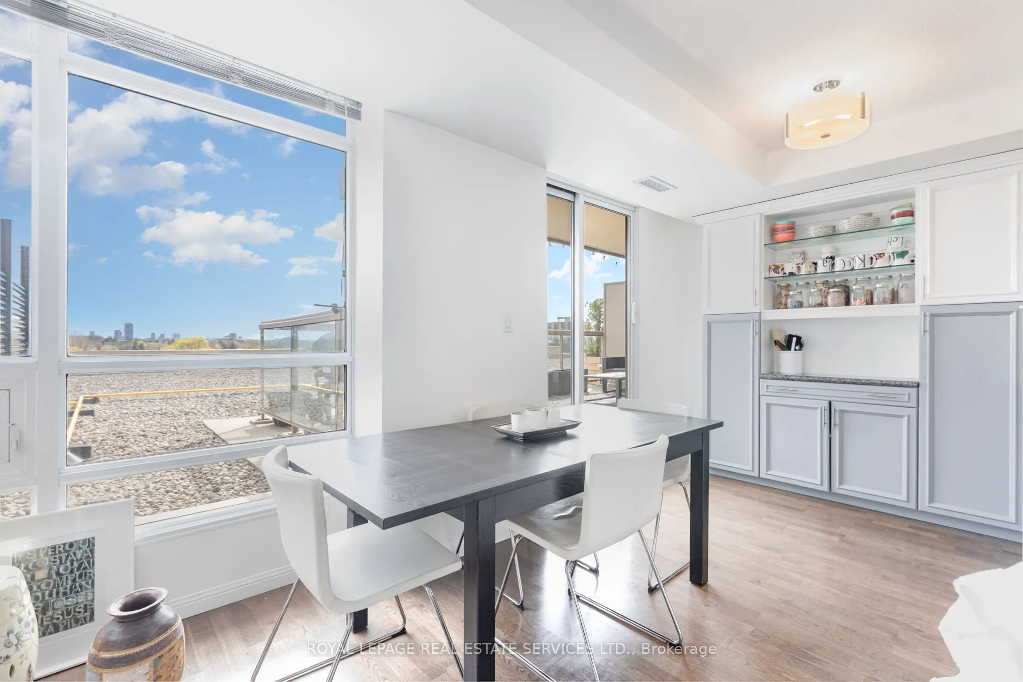 900 Mt Pleasant Road, #707