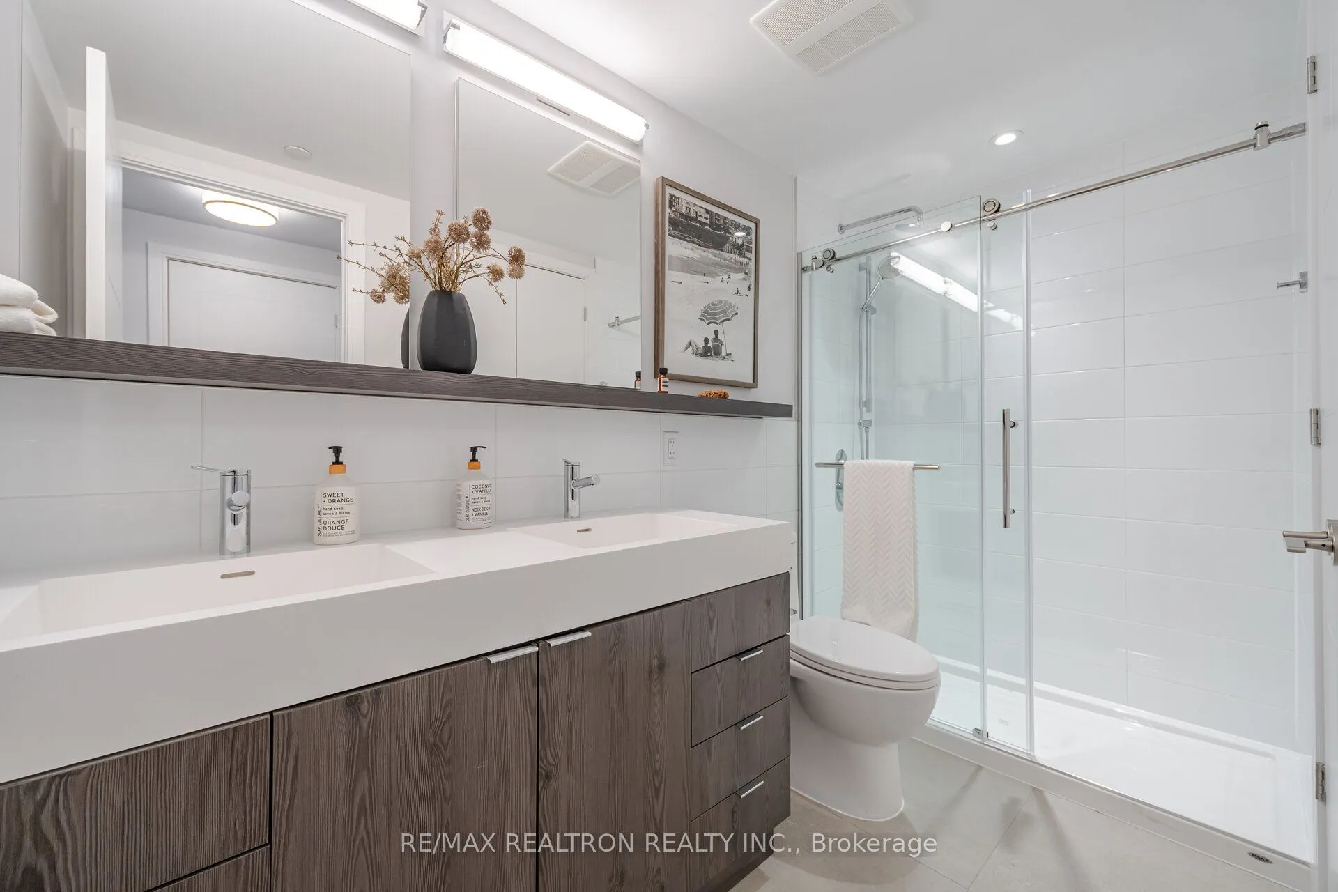 664 Spadina Avenue, #403