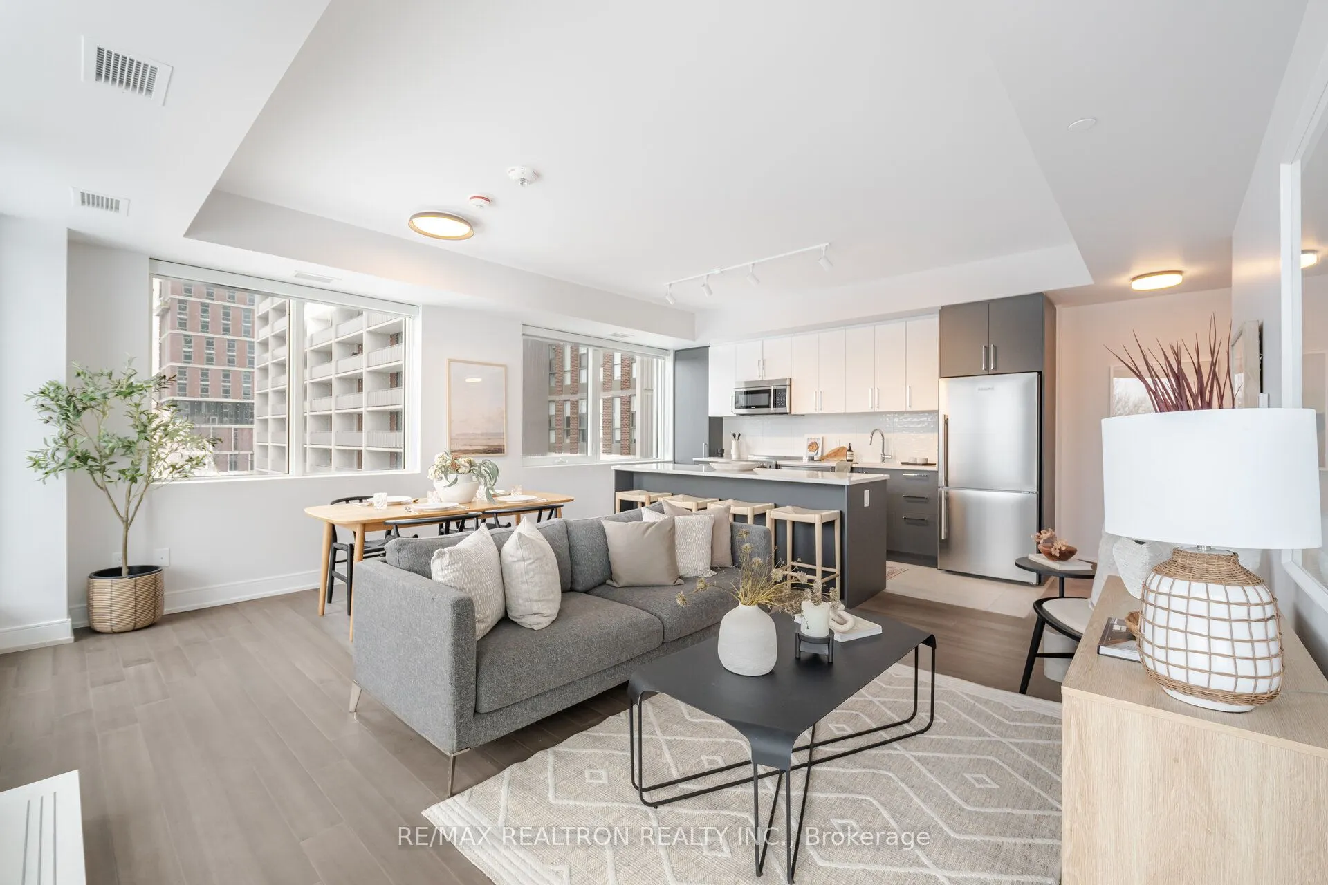 664 Spadina Avenue, #403