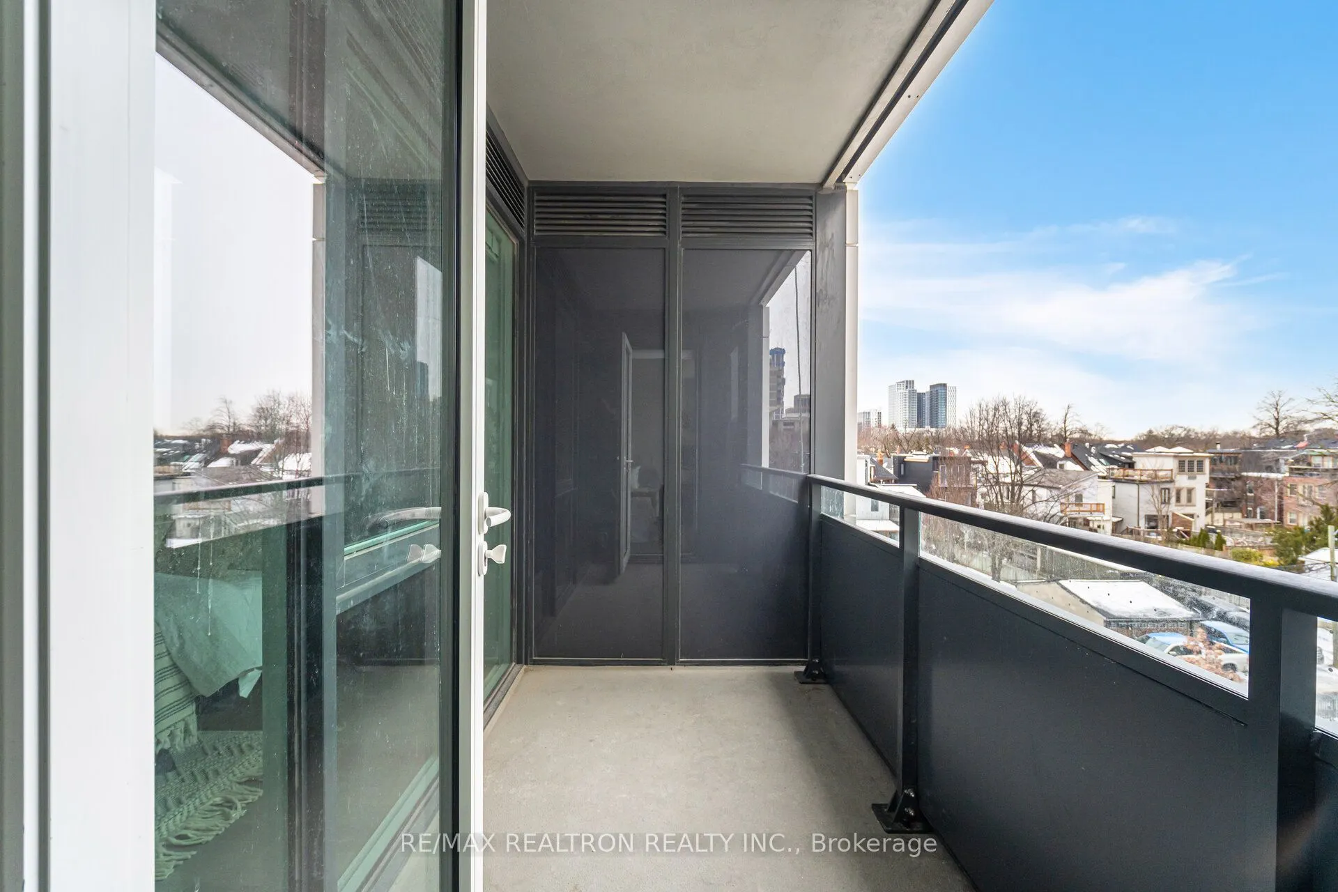 664 Spadina Avenue, #403
