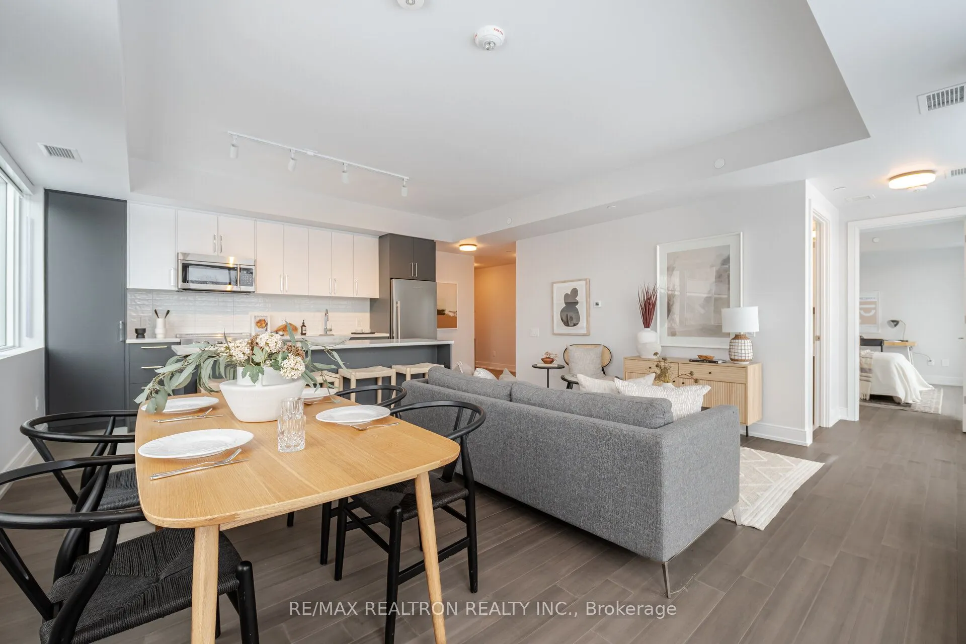 664 Spadina Avenue, #403