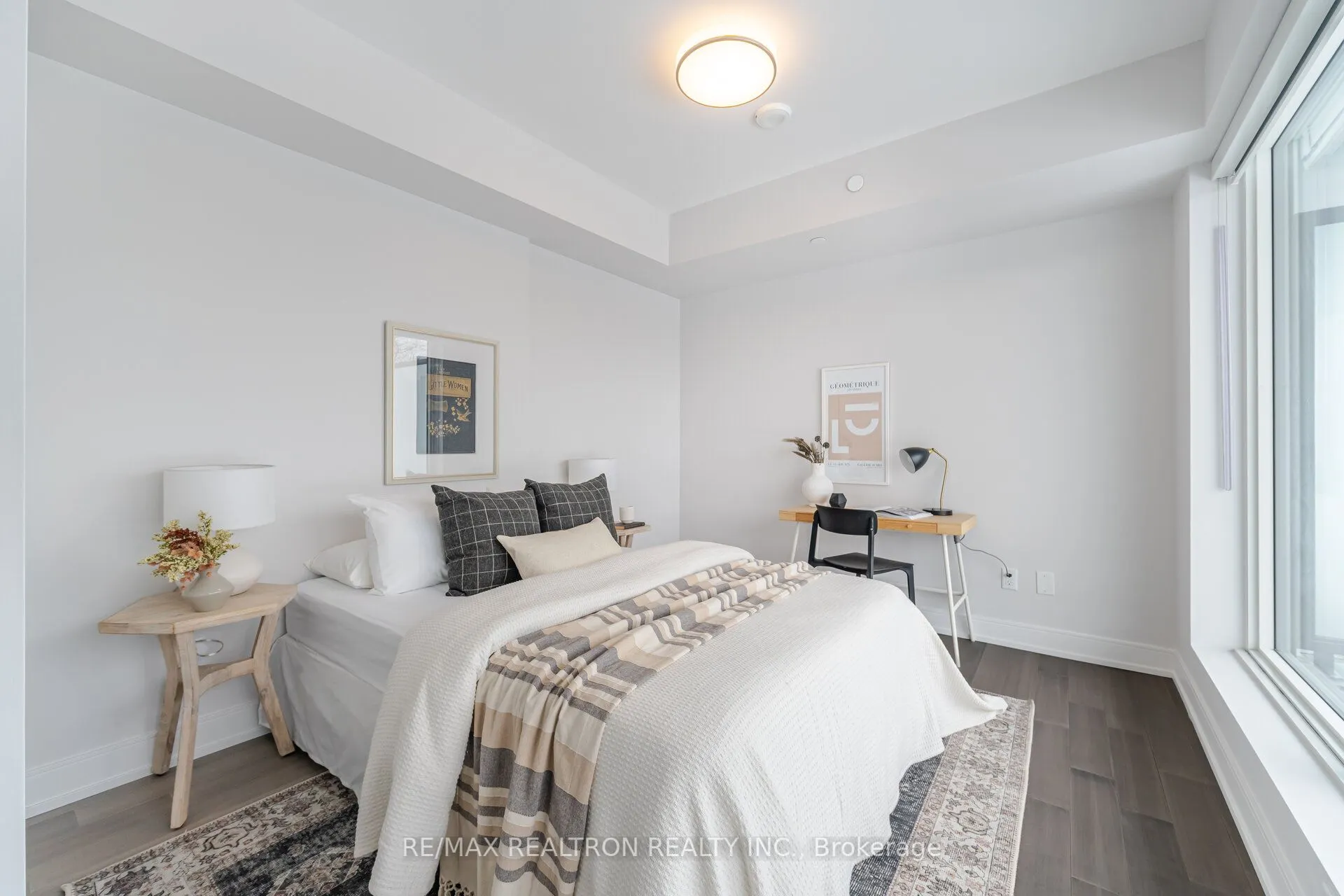 664 Spadina Avenue, #403