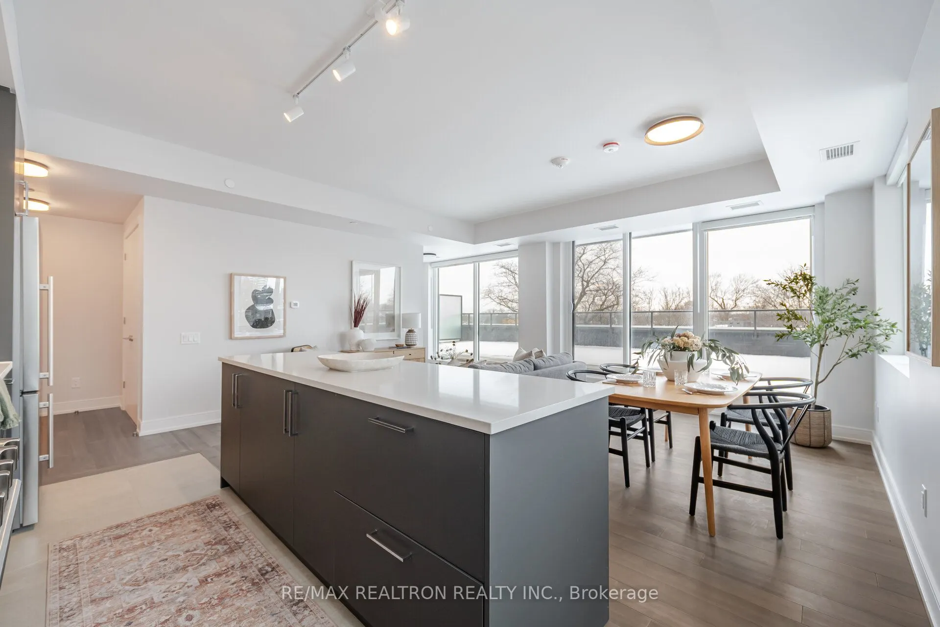 664 Spadina Avenue, #403