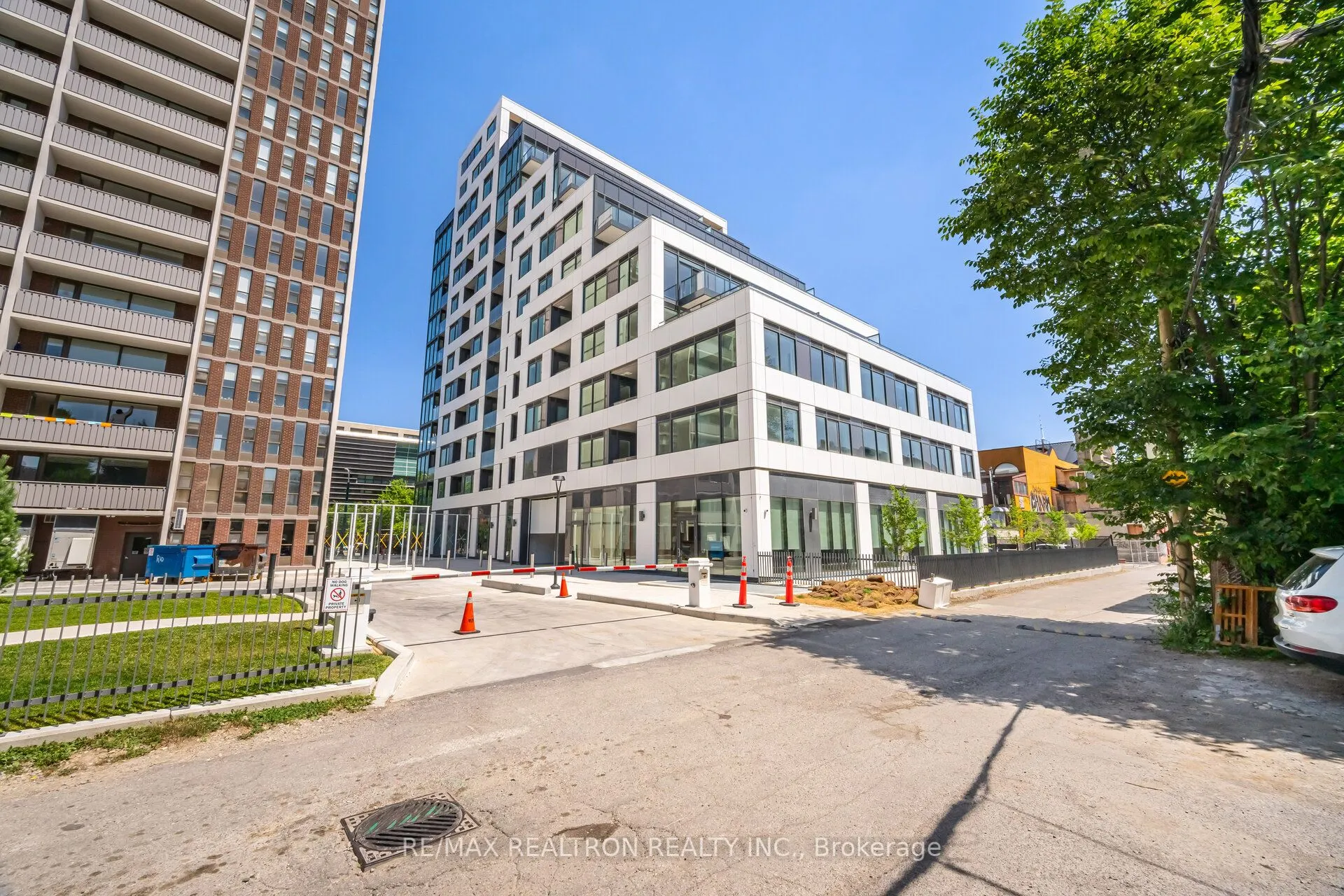 664 Spadina Avenue, #403