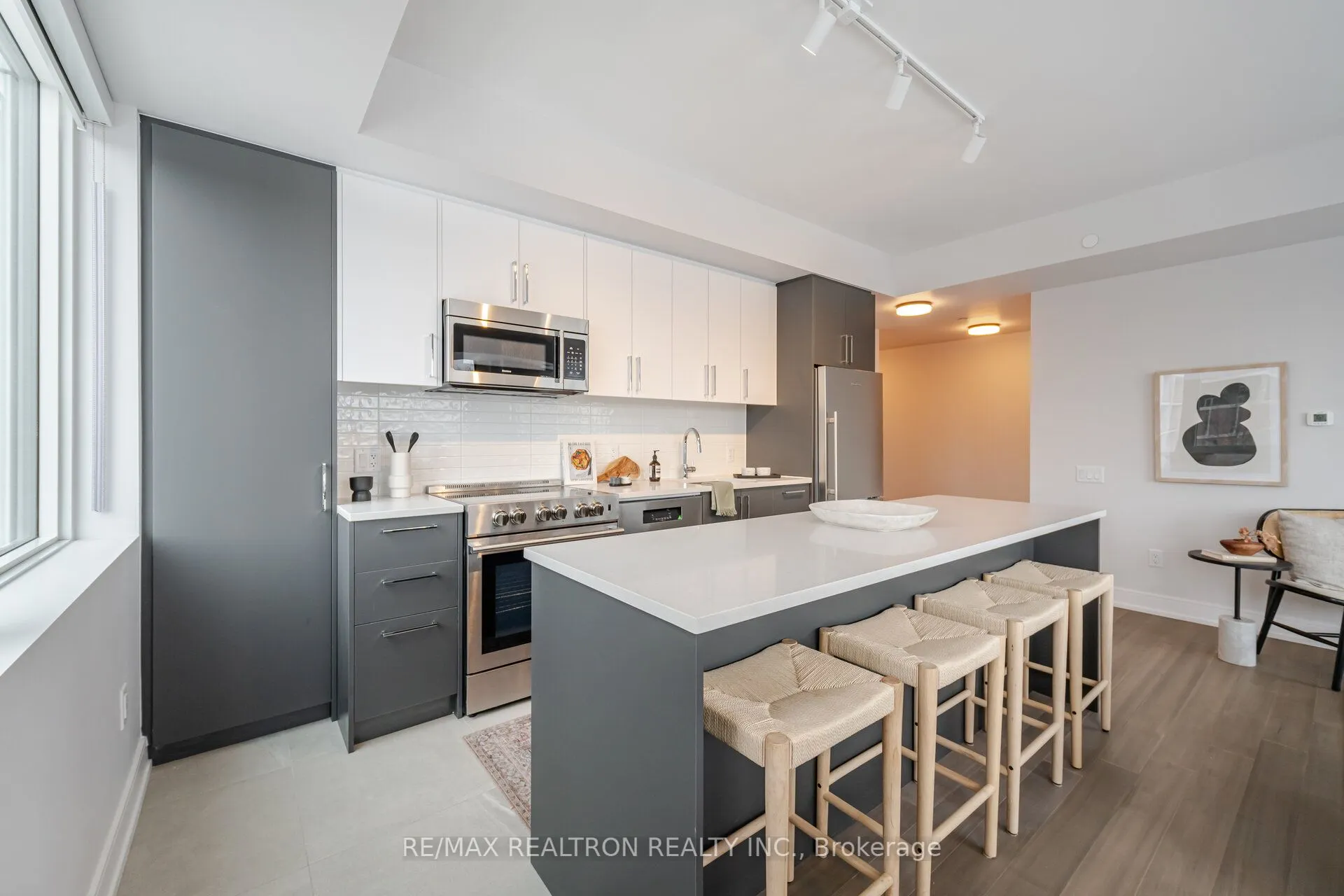 664 Spadina Avenue, #403