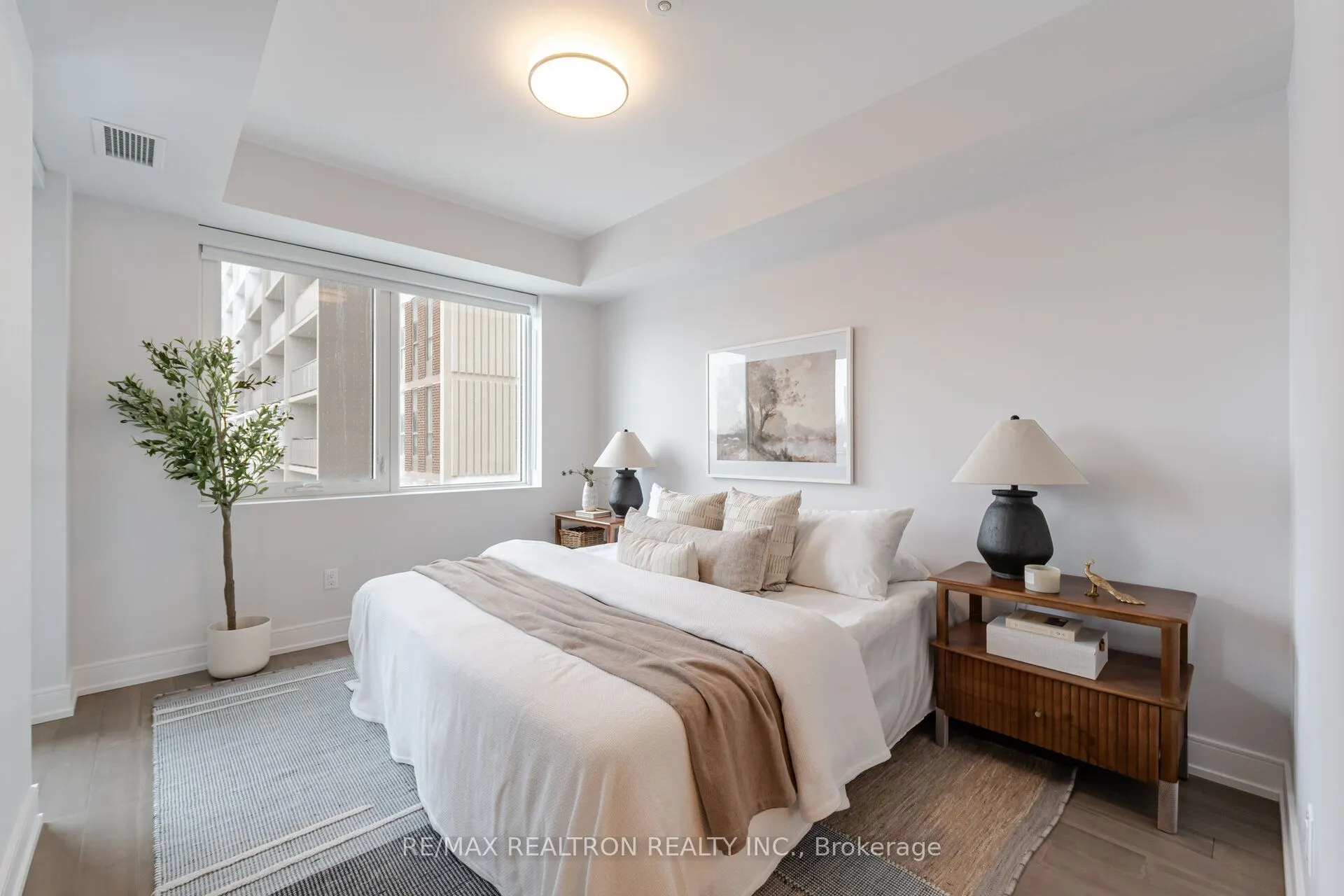 664 Spadina Avenue, #403
