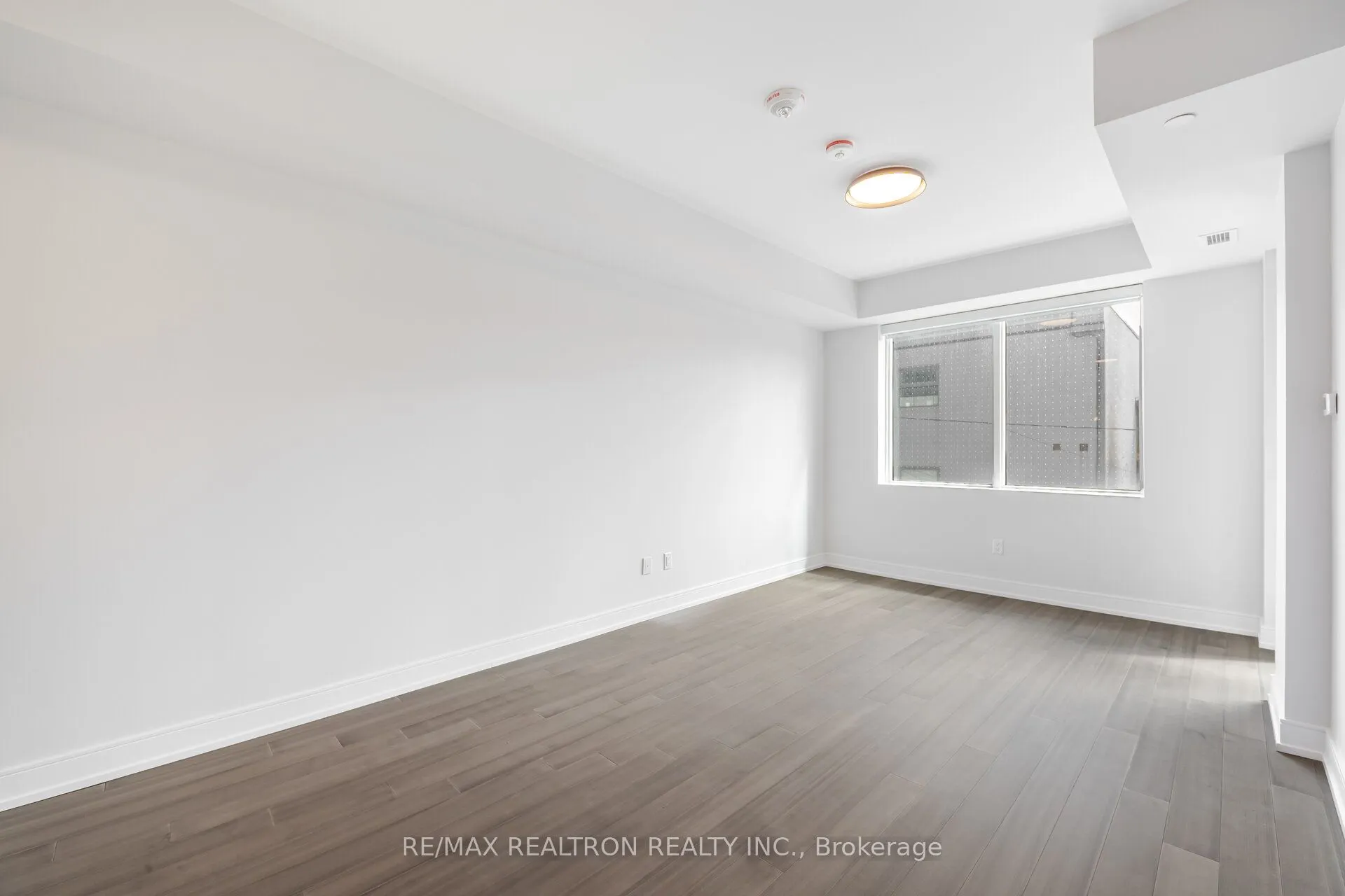 664 Spadina Avenue, #303