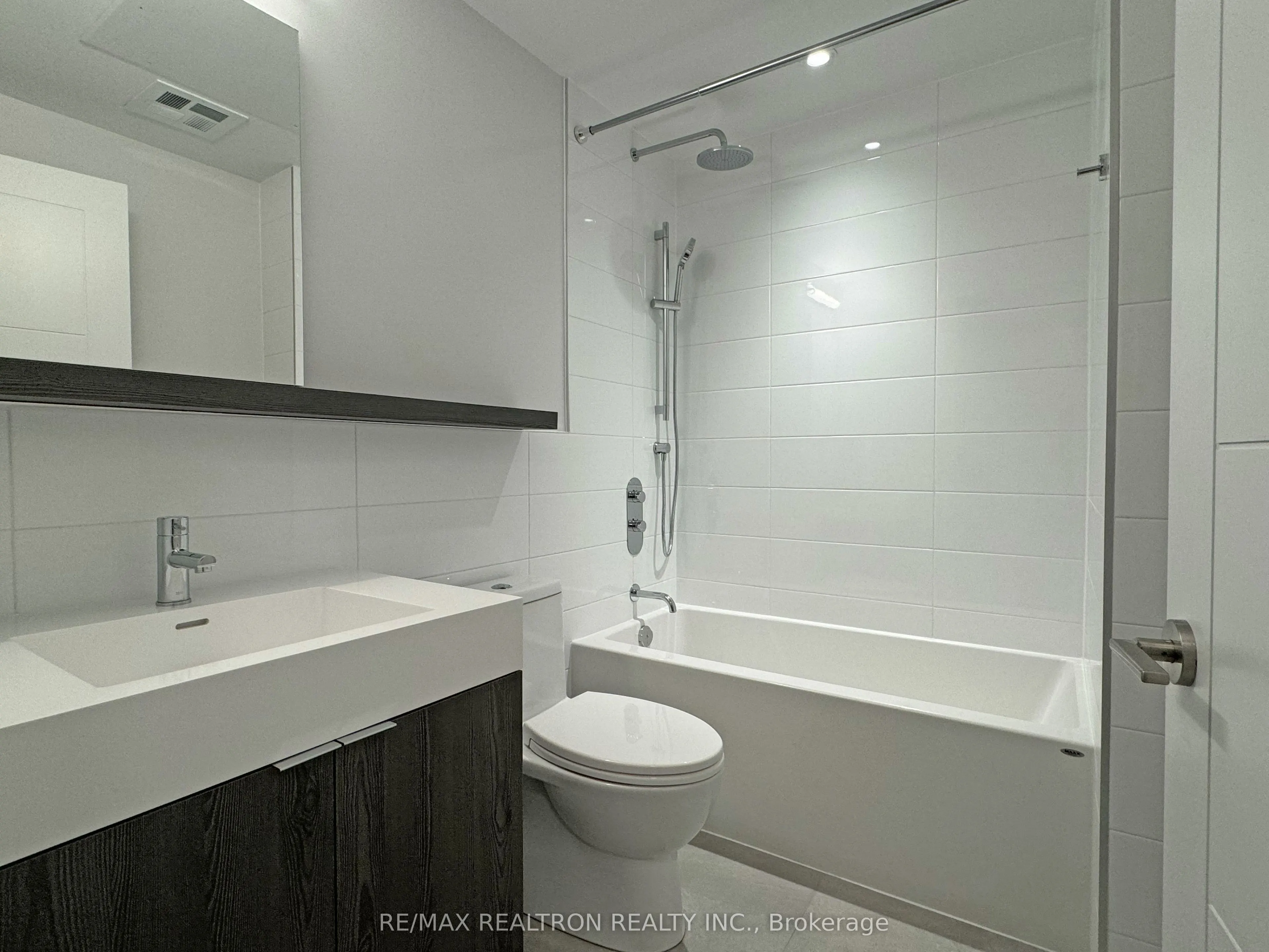 2525 Bathurst Street, #202