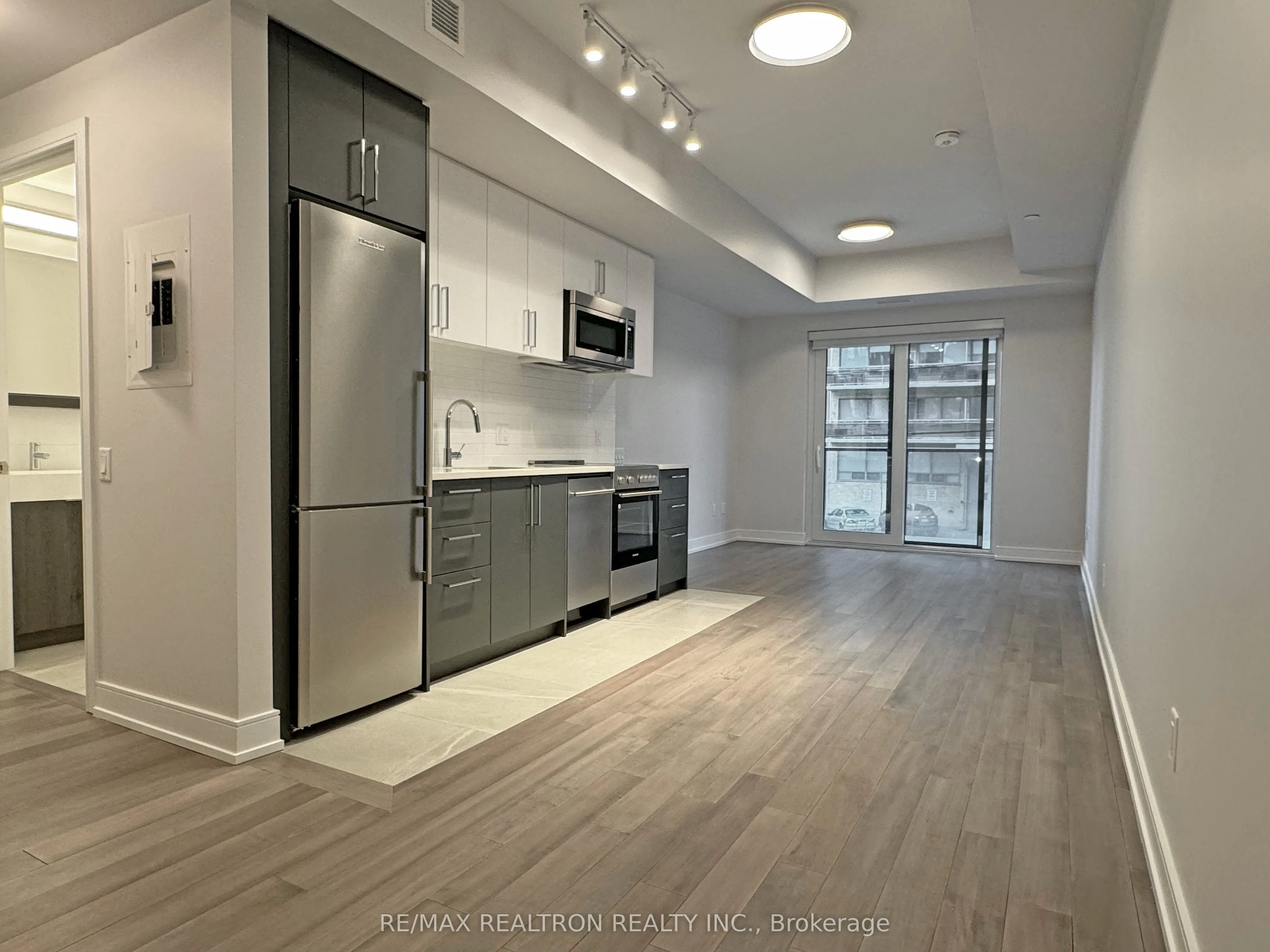 2525 Bathurst Street, #202