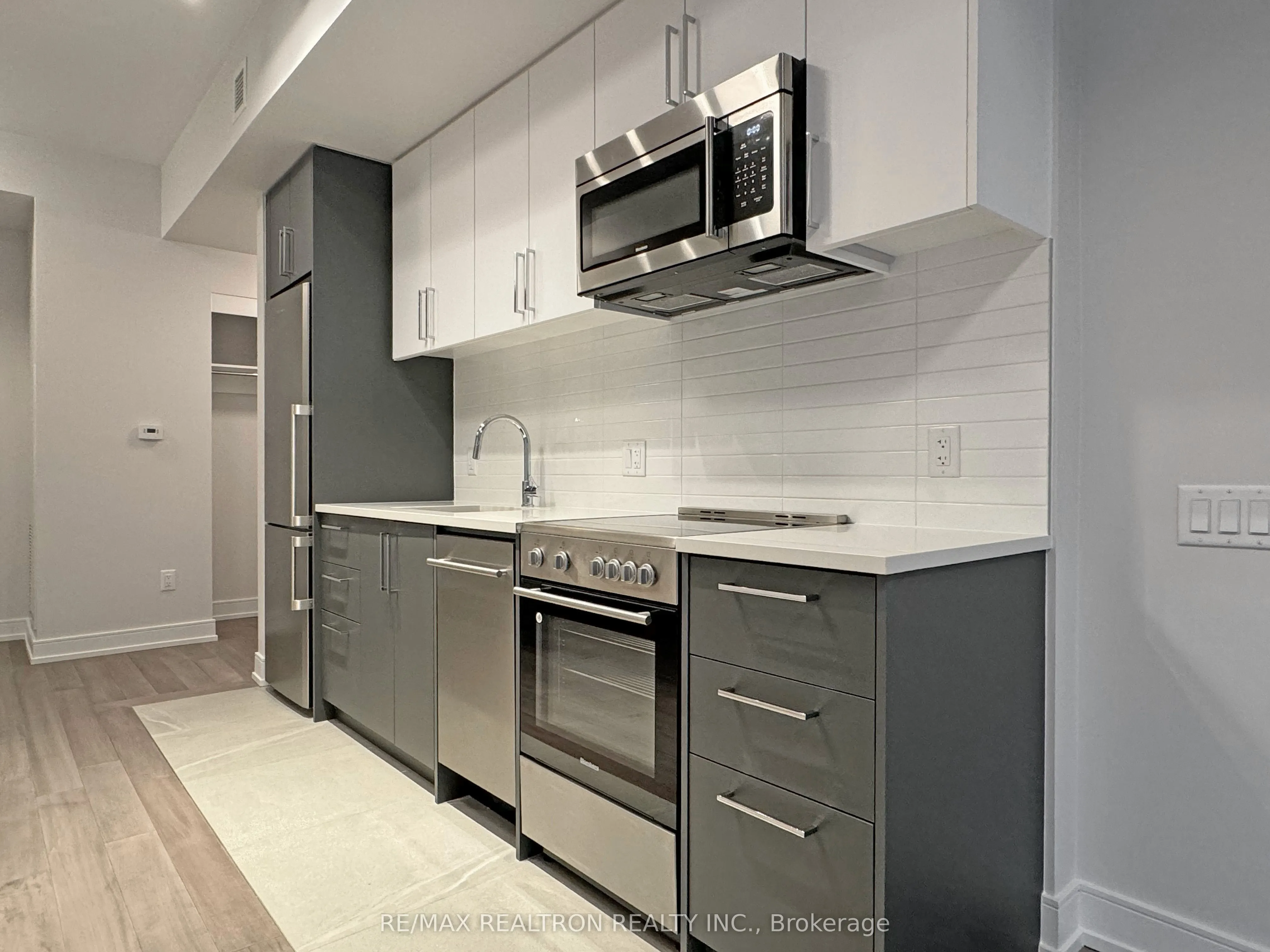 2525 Bathurst Street, #202