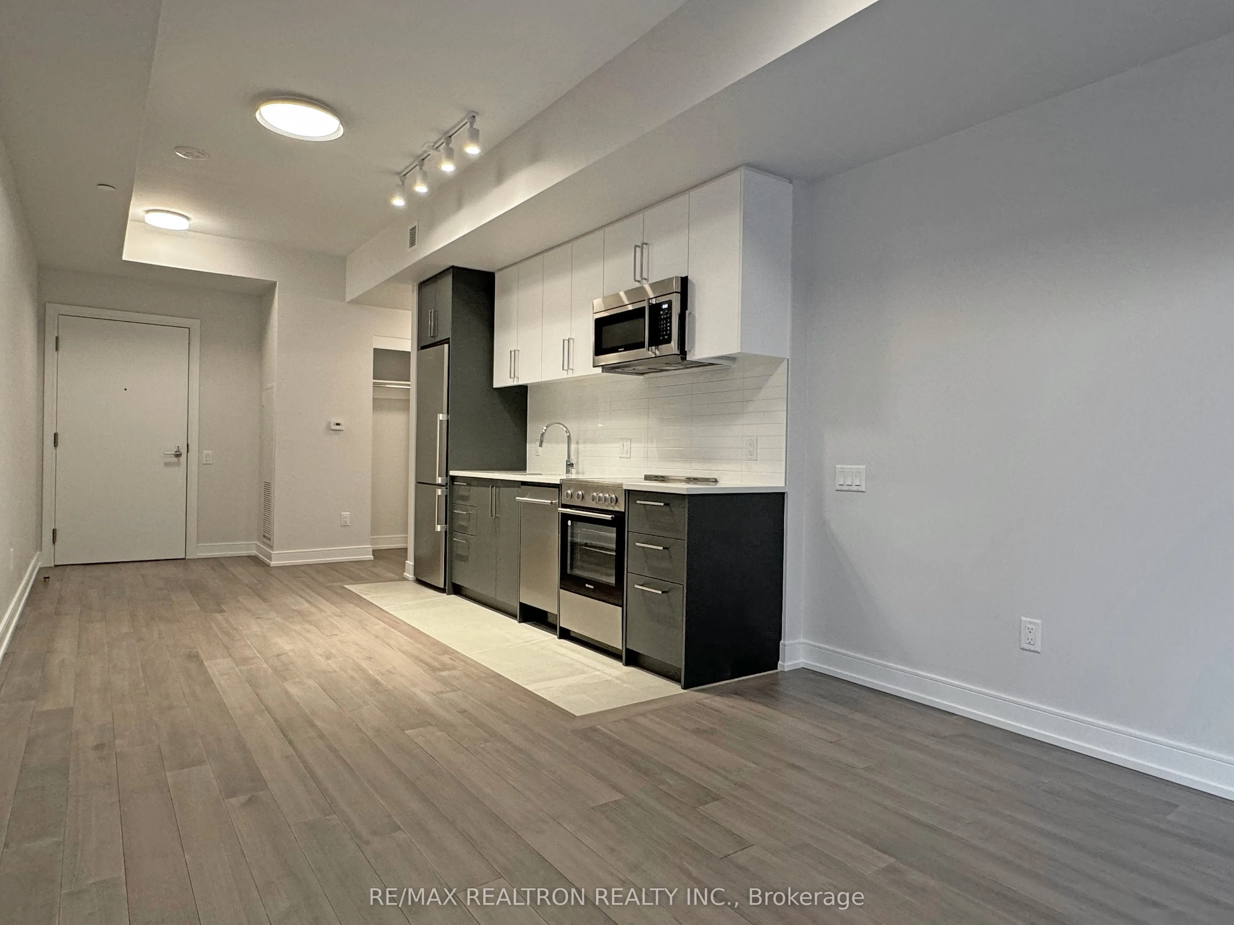 2525 Bathurst Street, #202