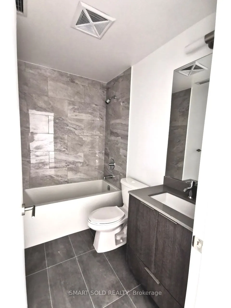 36 Forest Manor Road, #1208