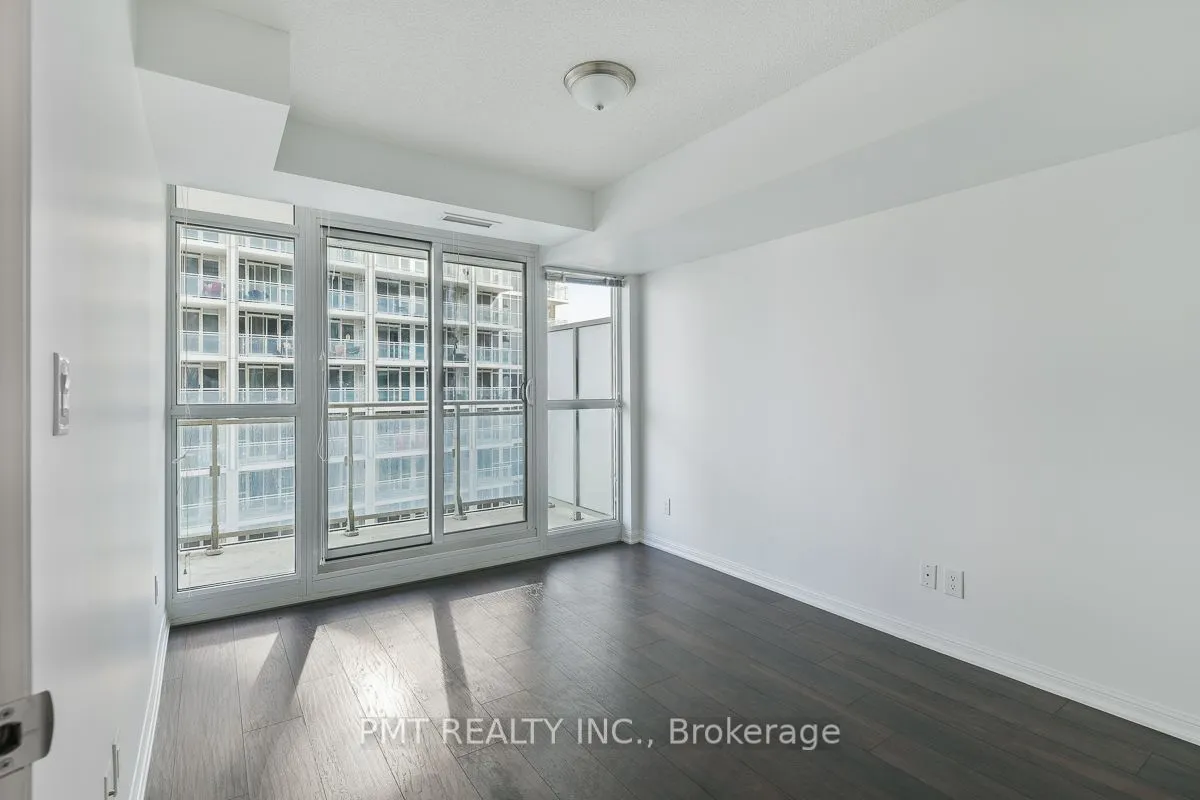 35 Bastion Street, #1220