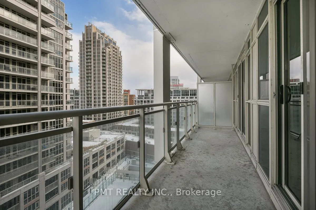 35 Bastion Street, #1220