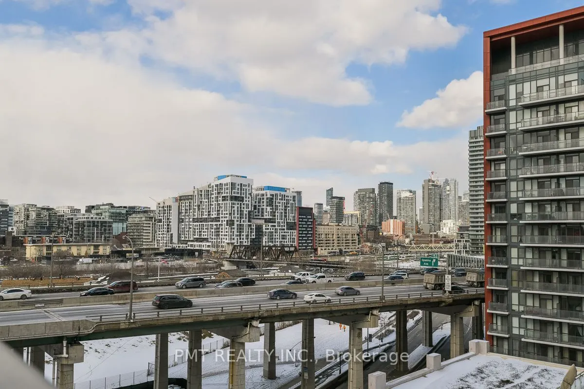35 Bastion Street, #1220
