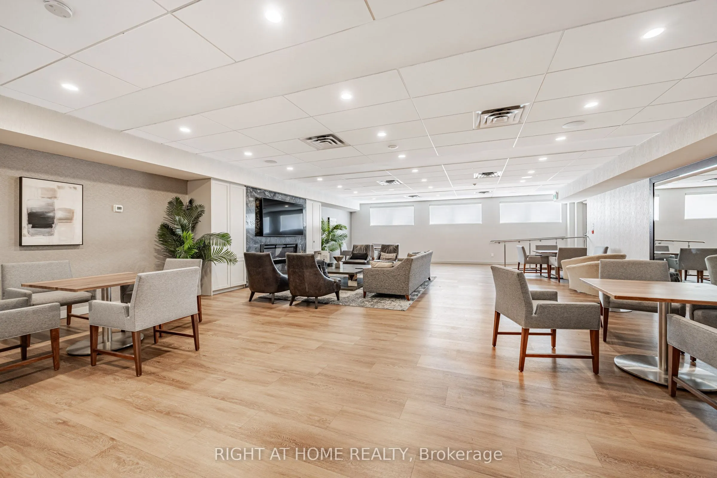 30 Gloucester Street, #2109