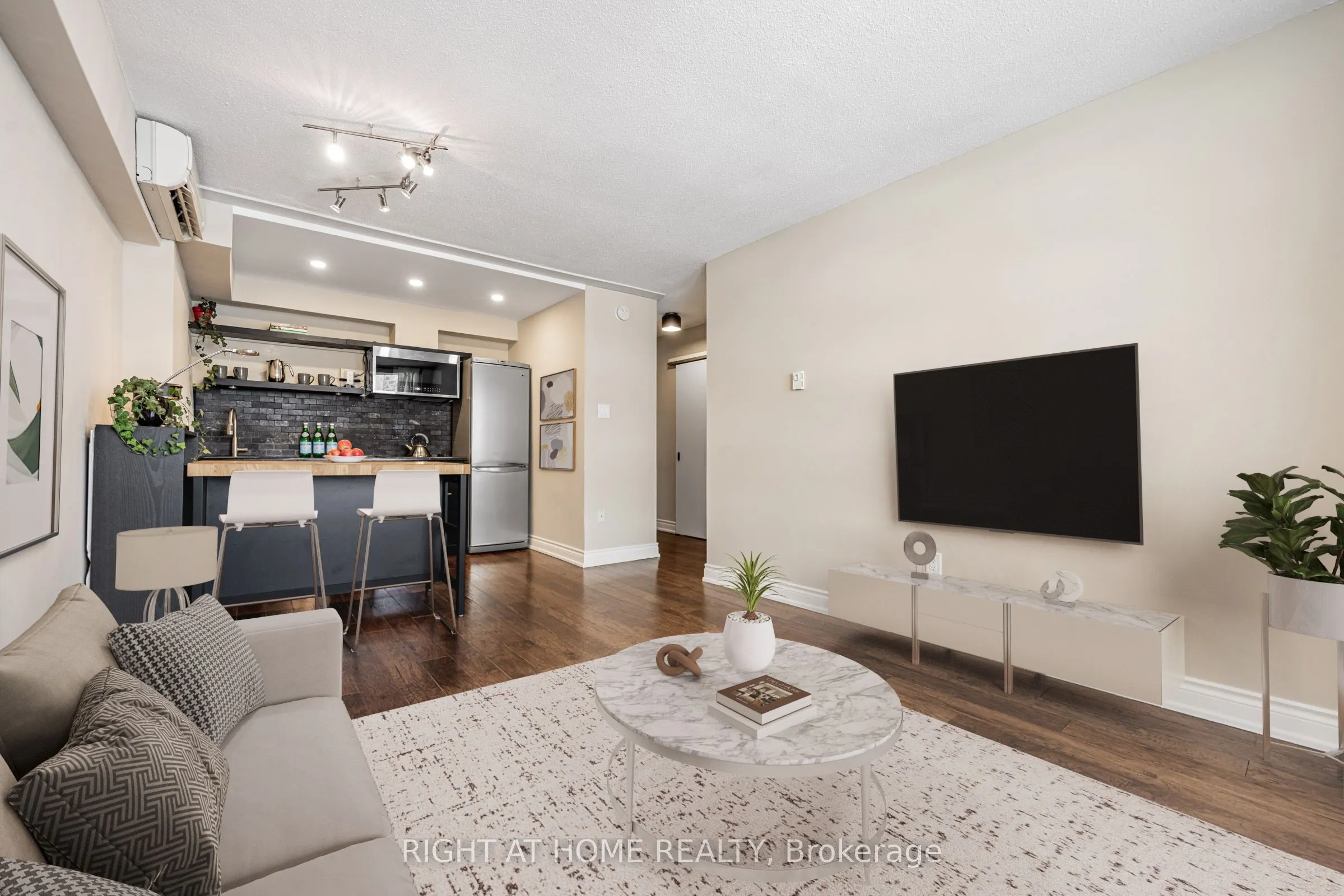 30 Gloucester Street, #2109