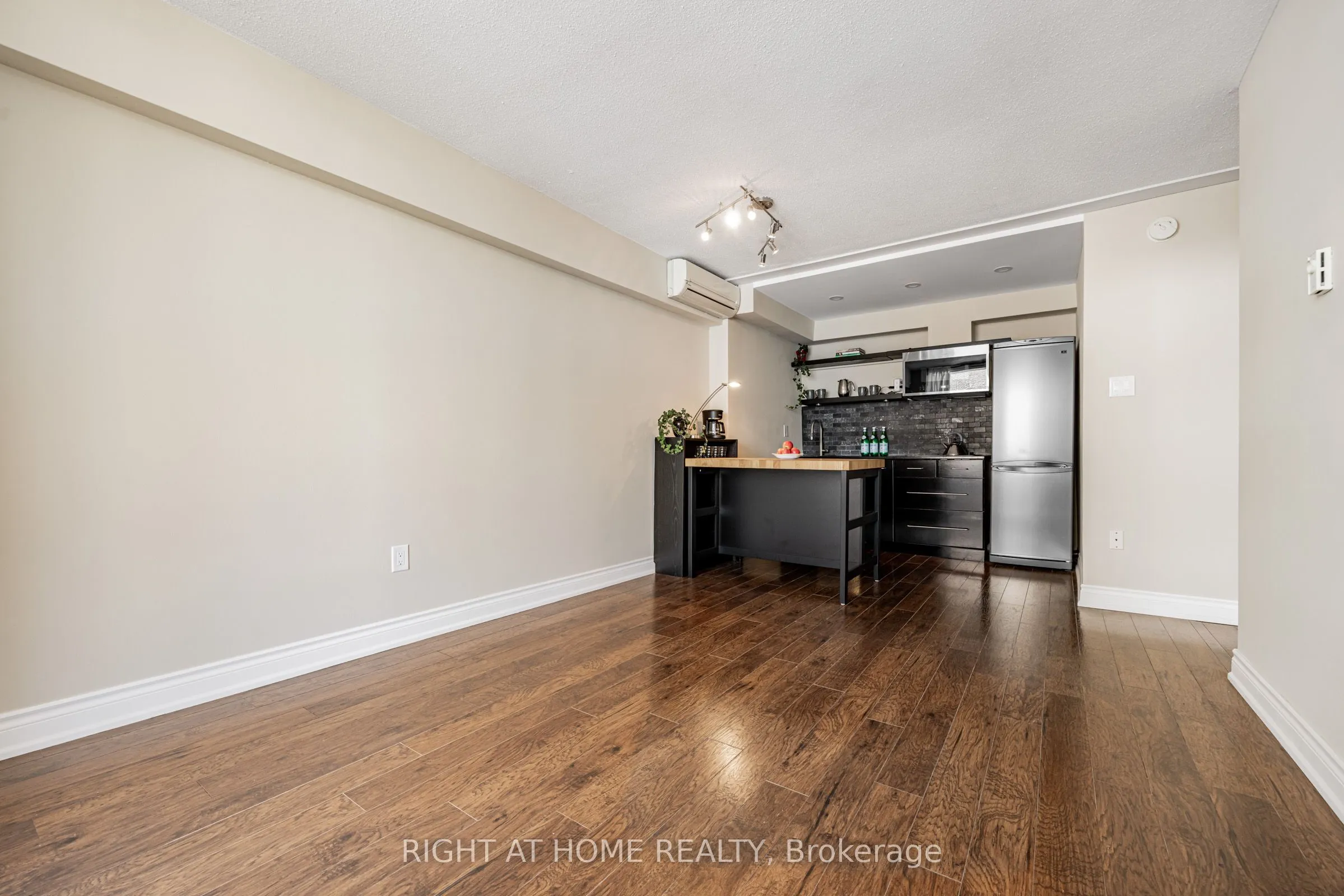 30 Gloucester Street, #2109
